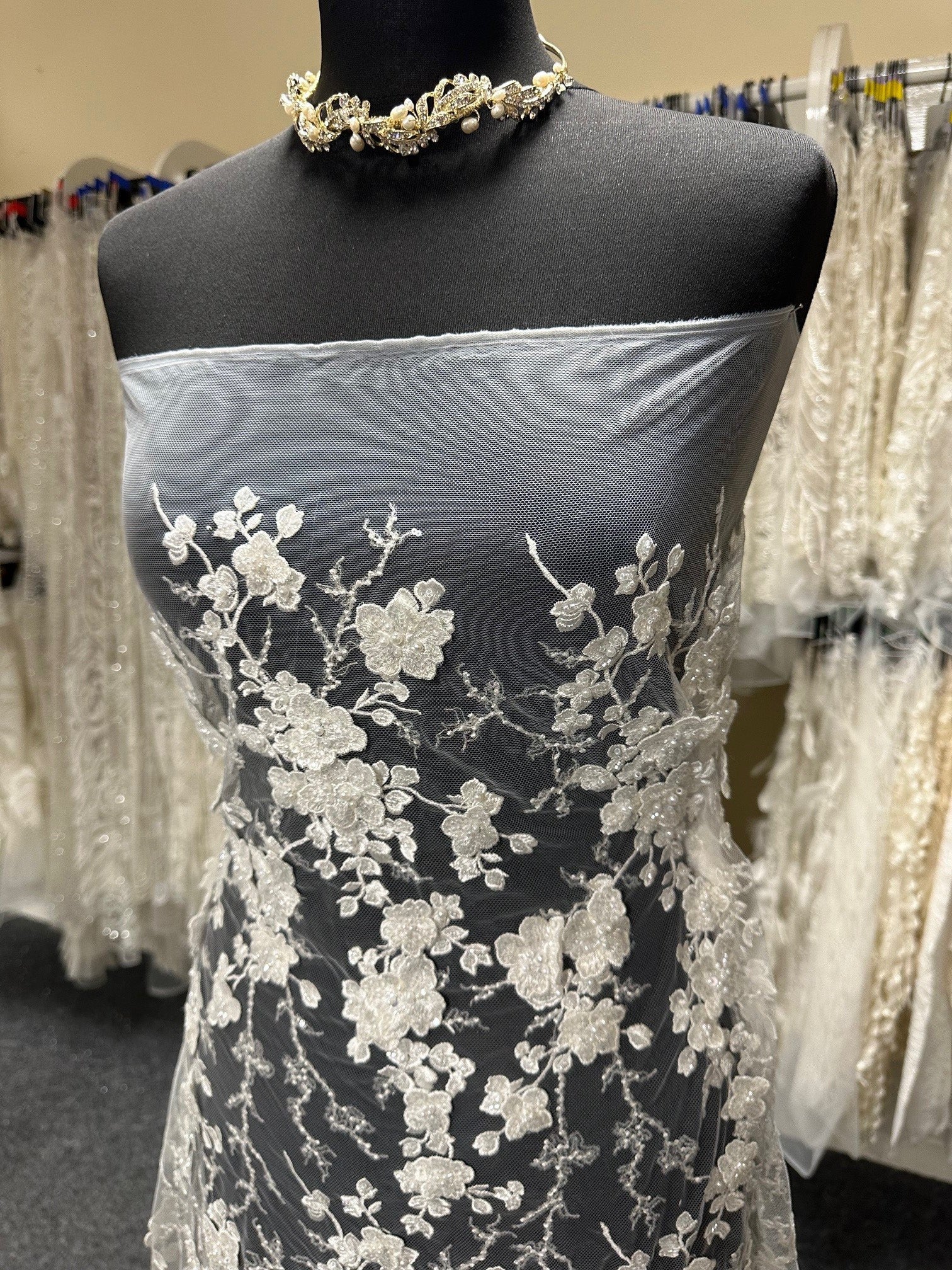 Ivory Lace : Bridal Gown - Bridal Fabrics Ivory Lace : Bridal Gown - Bridal Fabrics