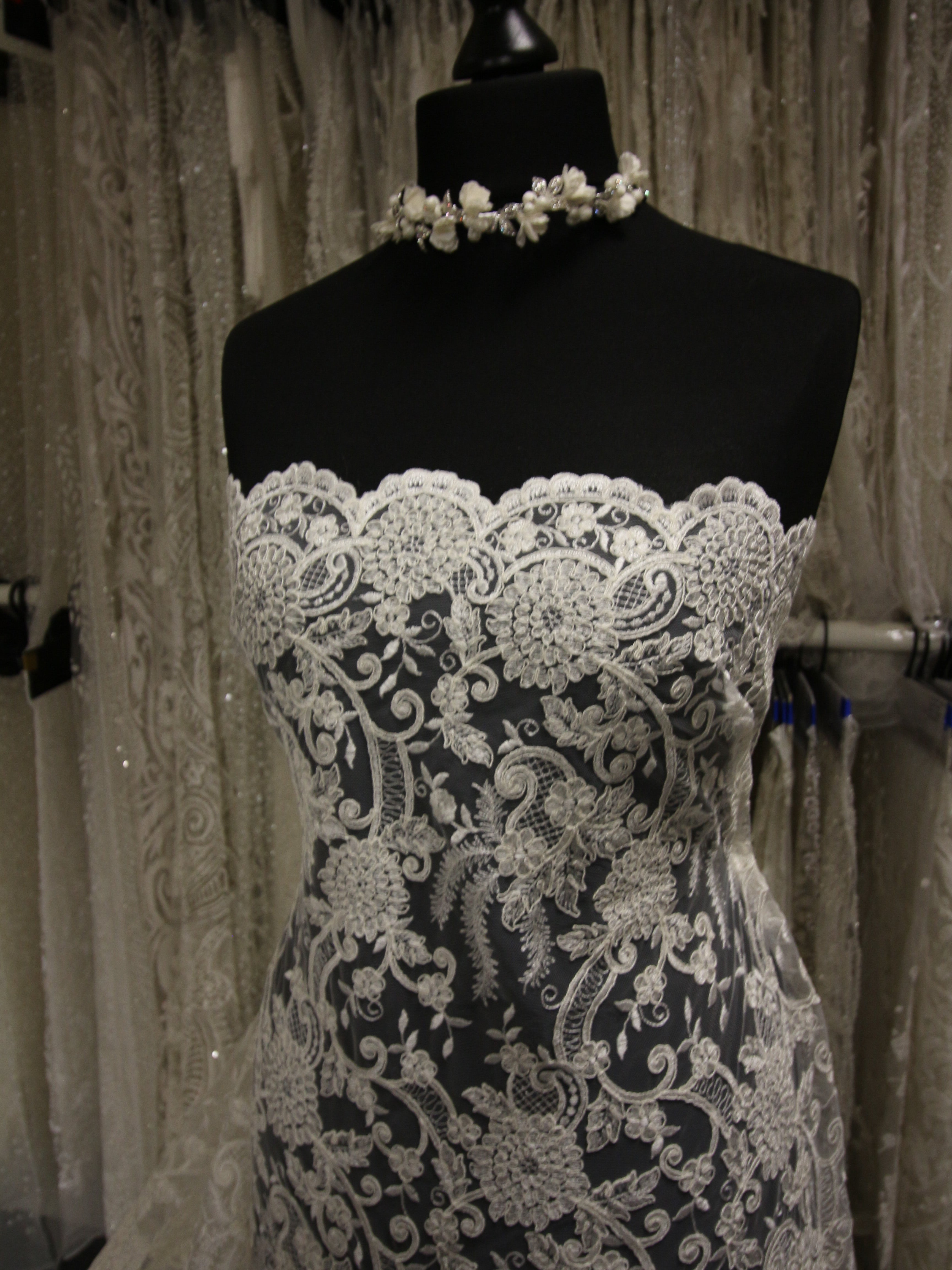 Corded Lace : Designer Wedding Dress - Bridal Fabrics Corded Lace : Designer Wedding Dress - Bridal Fabrics