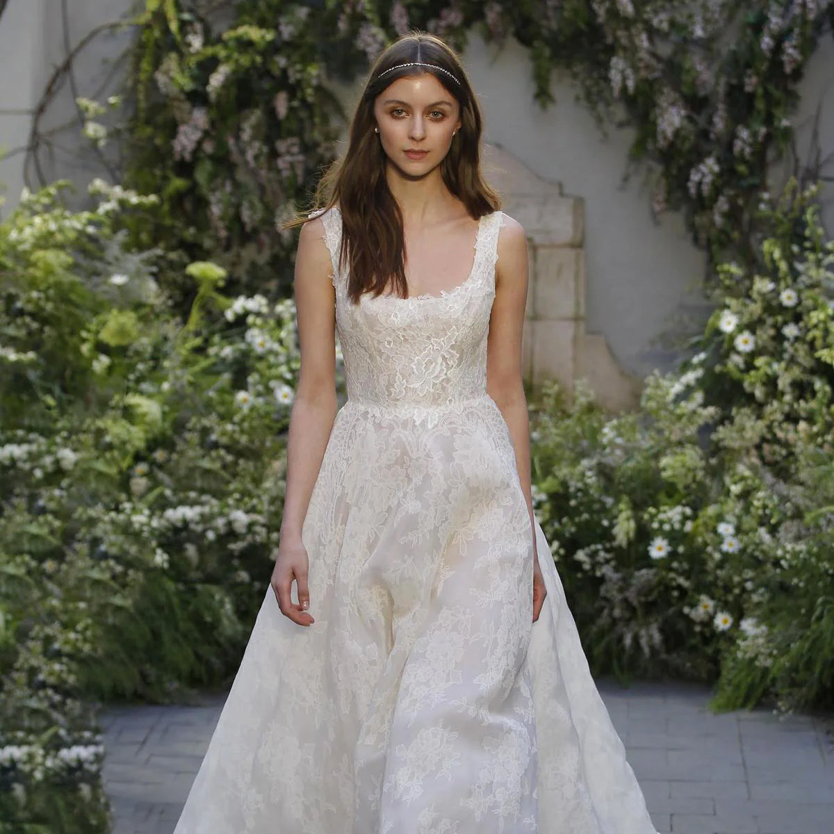 aleatorio Ciudadanía Amado Bridal Lace : Wedding Dress - Bridal Fabrics
