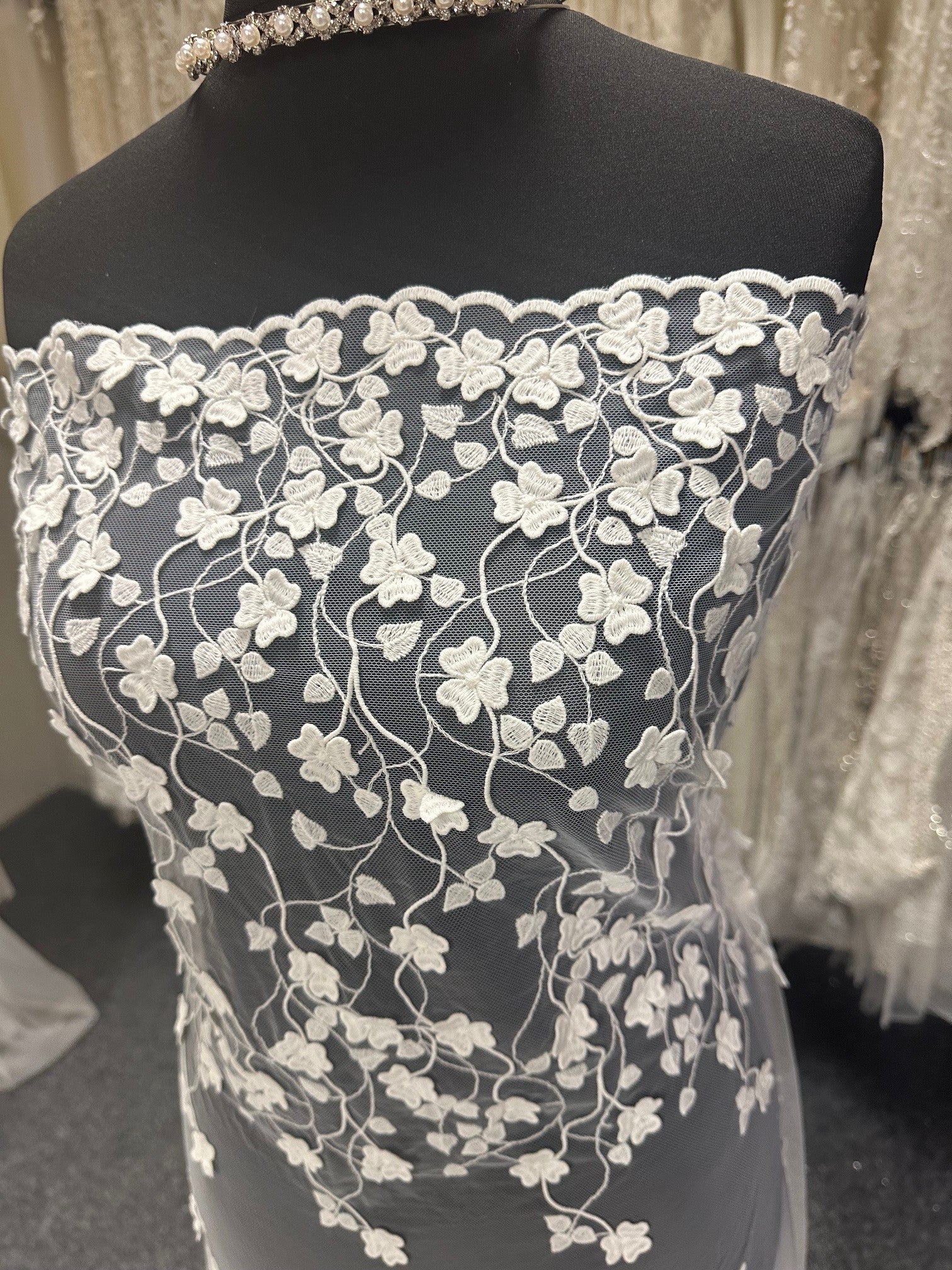 Bridal Lace : Wedding Dress - Bridal Fabrics Bridal Lace : Wedding Dress - Bridal Fabrics