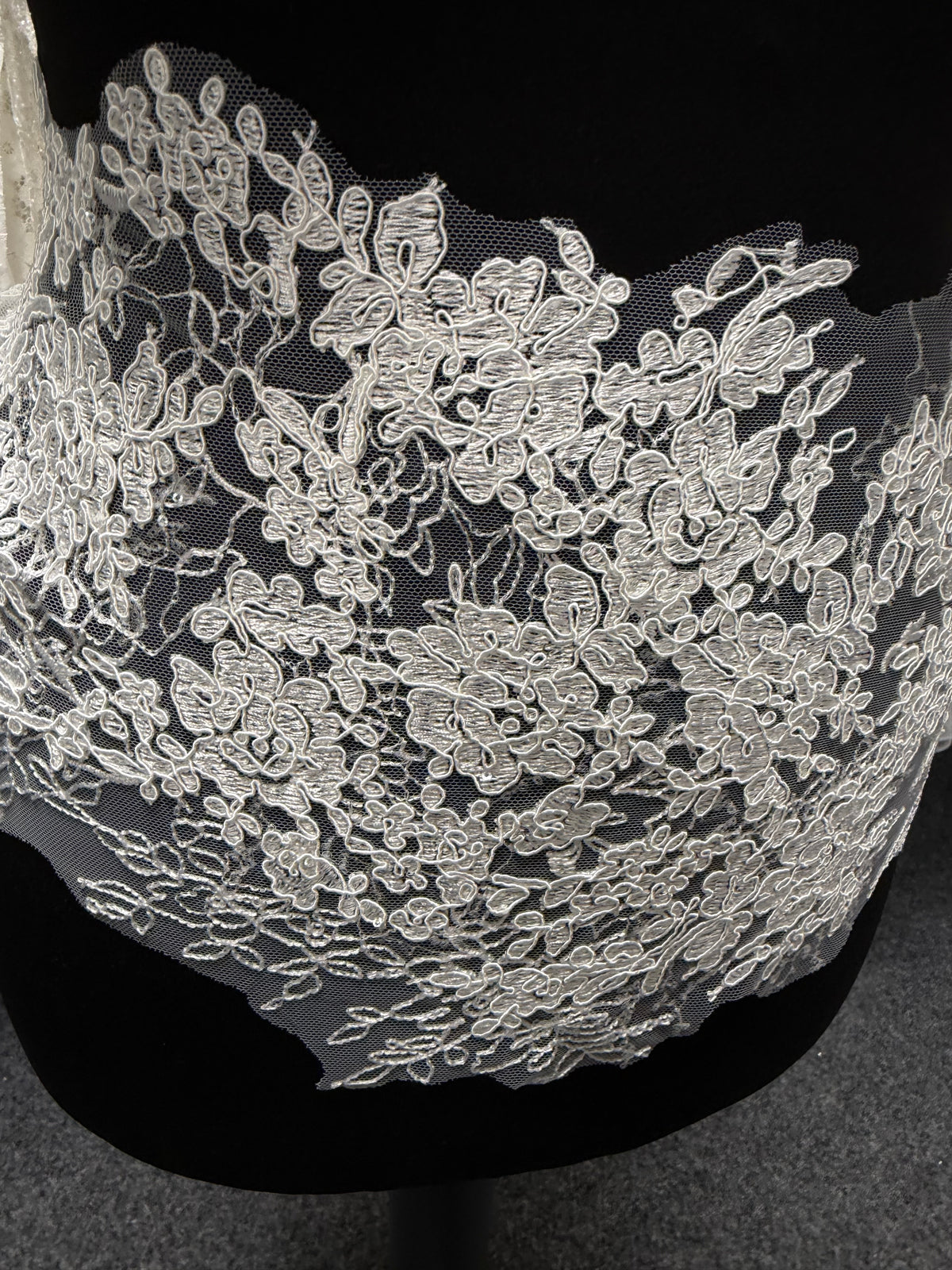 Ivory Corded Lace Trim - Darko