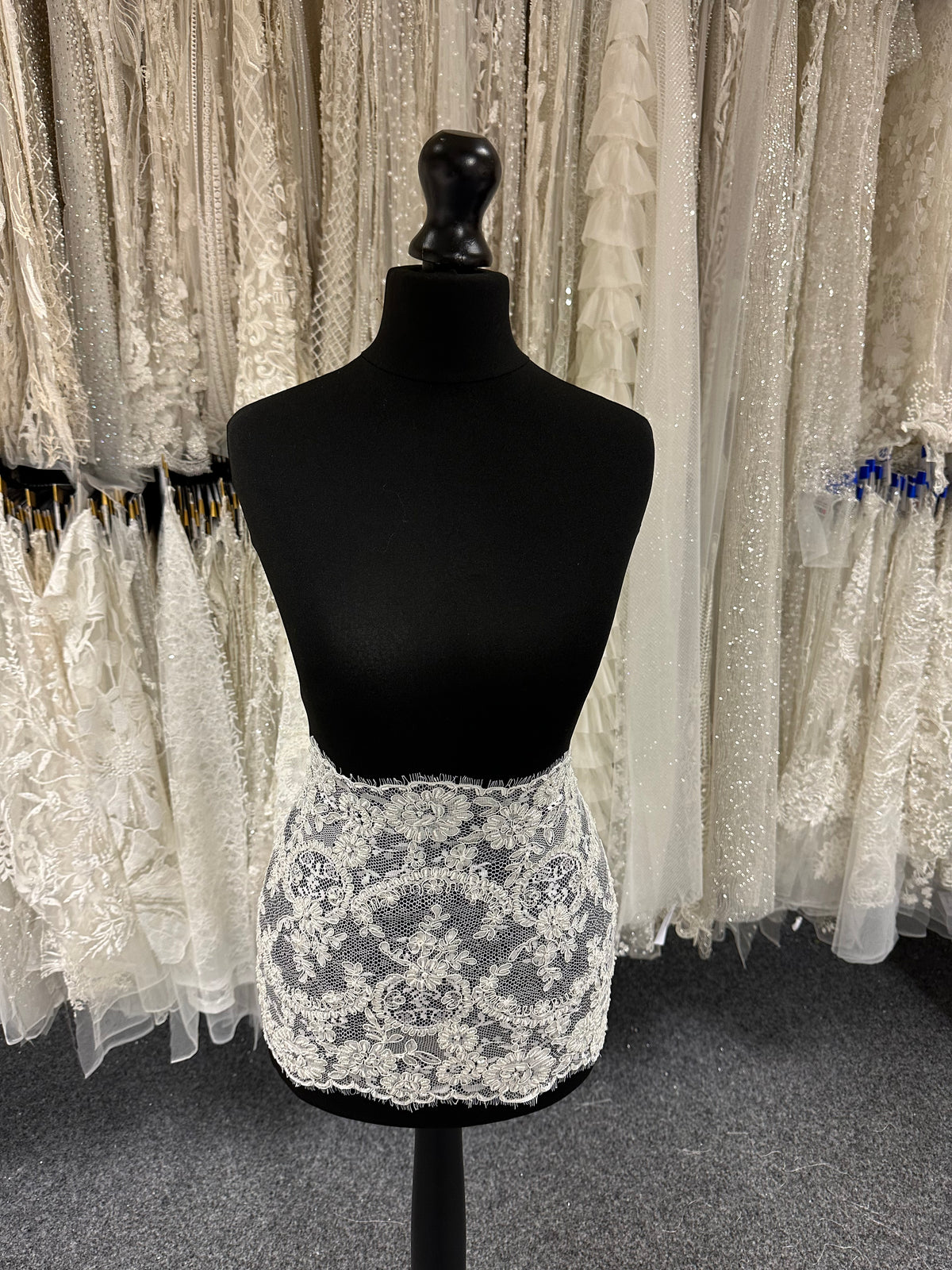 Ivory Corded Lace Trim - Tangent