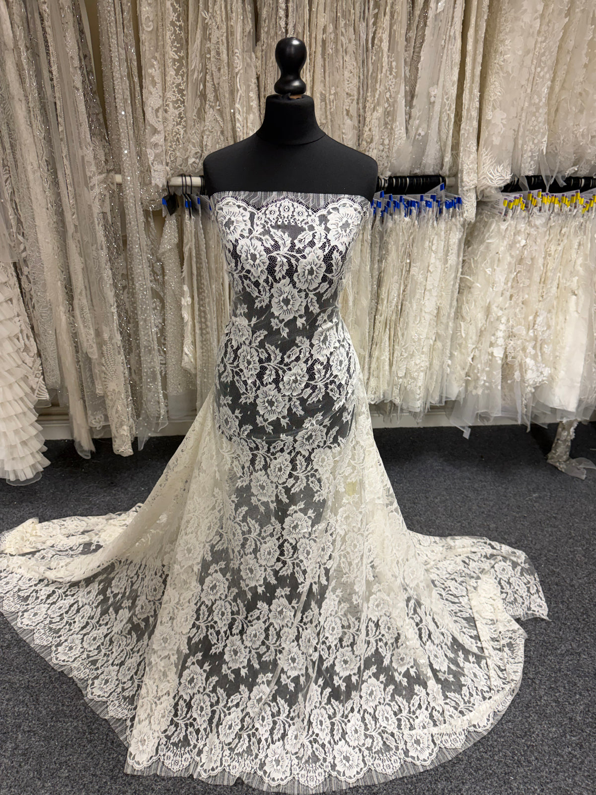 Ivory Chantilly Lace - LA2008
