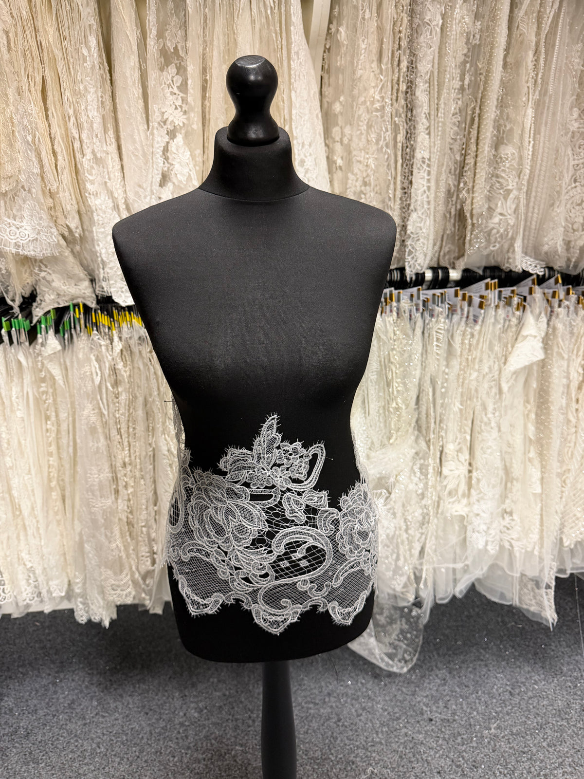 Ivory Raschel Lace Trim - Tyra