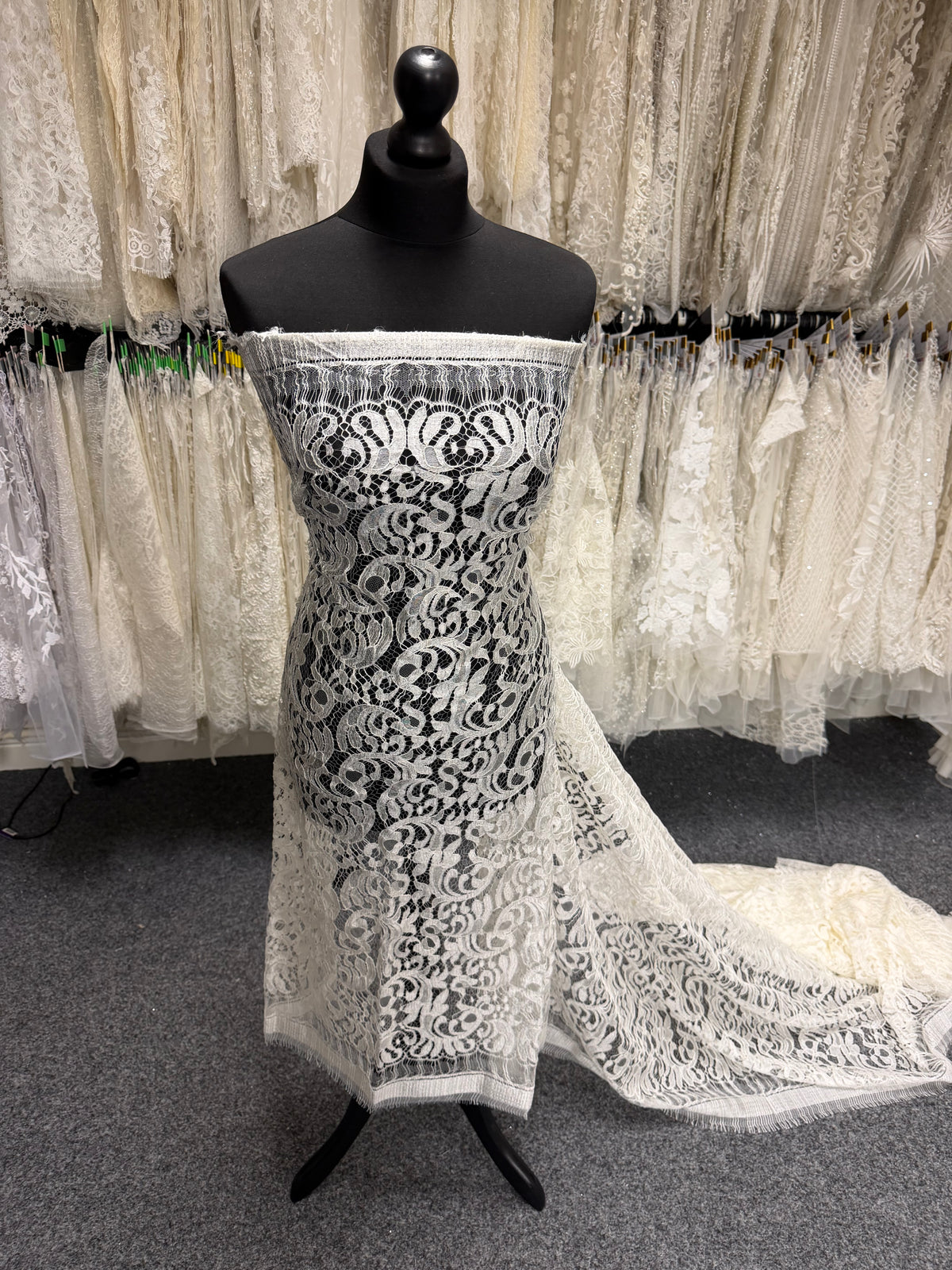 Ivory Italian Lace - P883