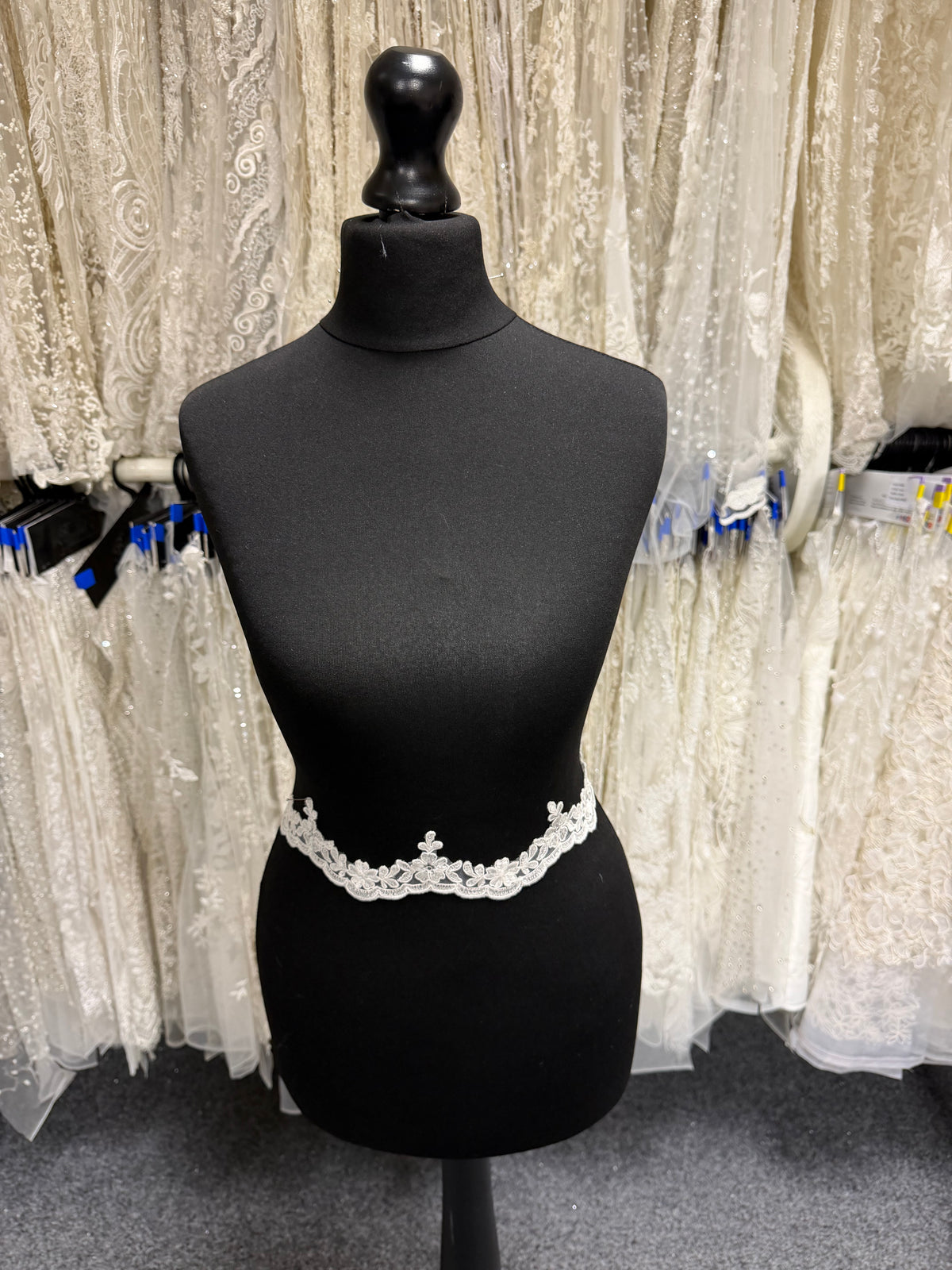 Ivory Corded Lace Trim - T642