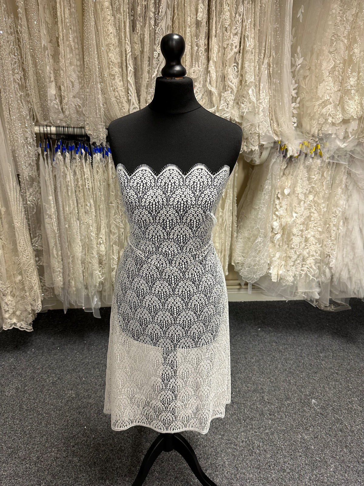 Ivory Chantilly Lace - Bentley