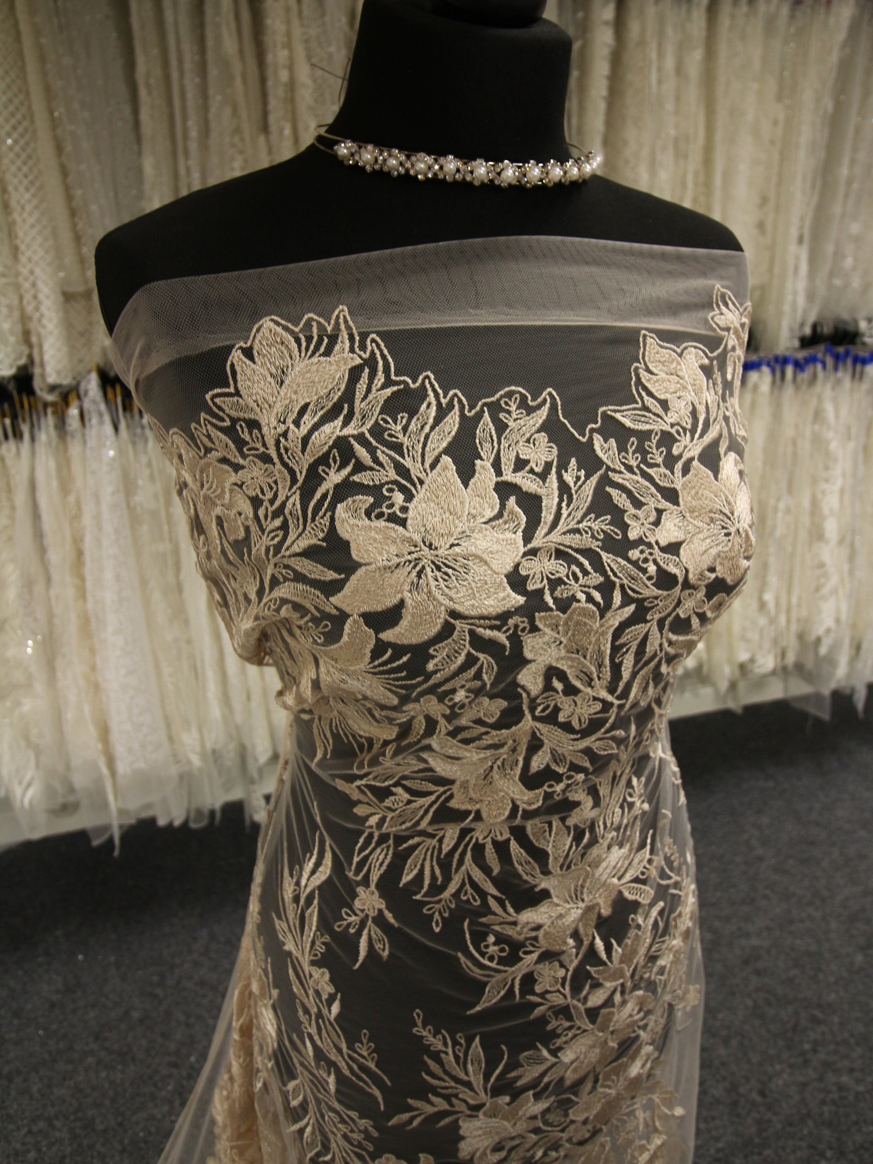Frappé Embroidery Lace - Caskata
