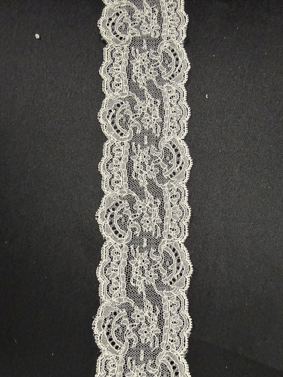 Ivory French Lace Trim - T596