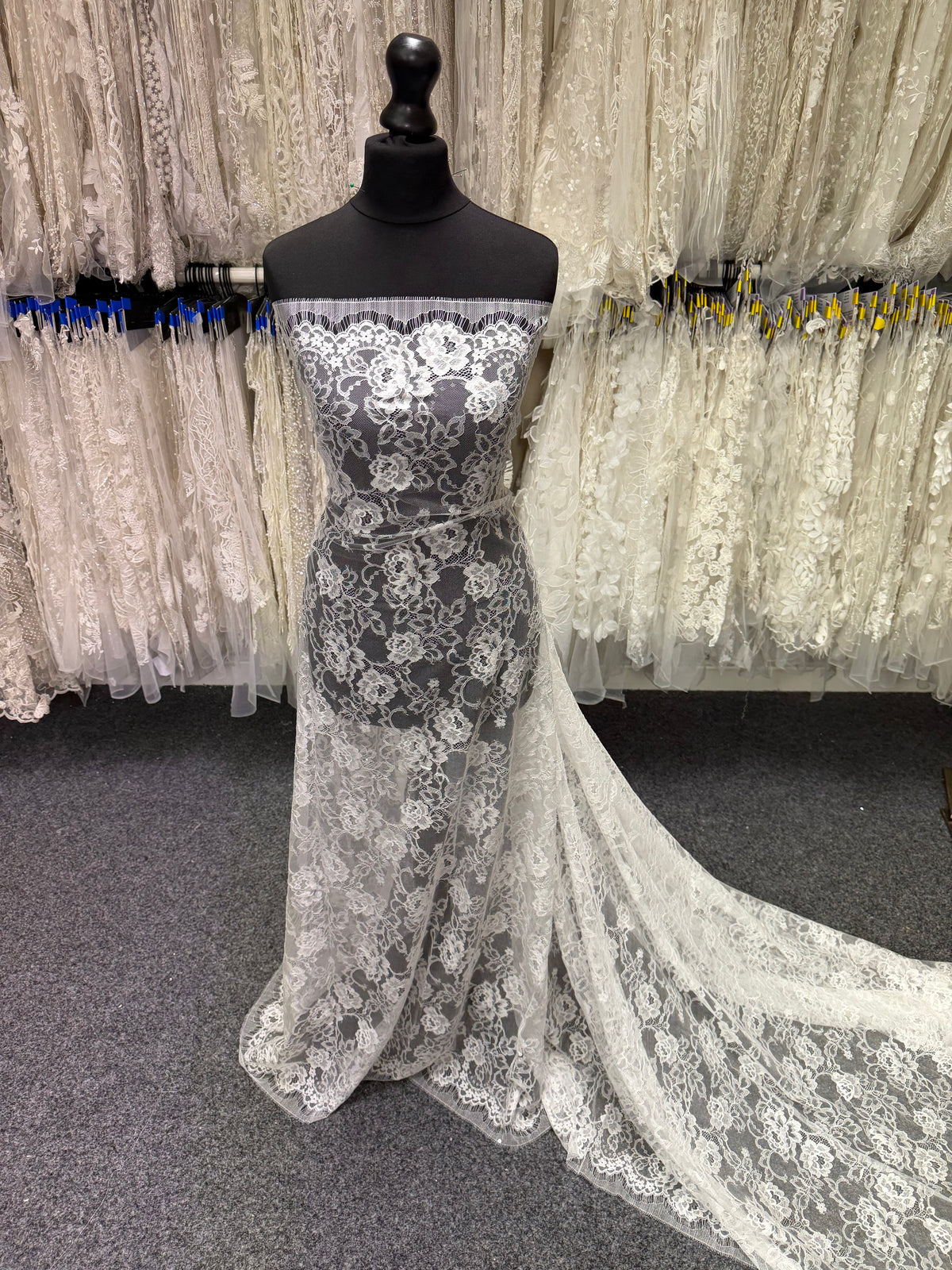 Ivory Leavers Lace - P728