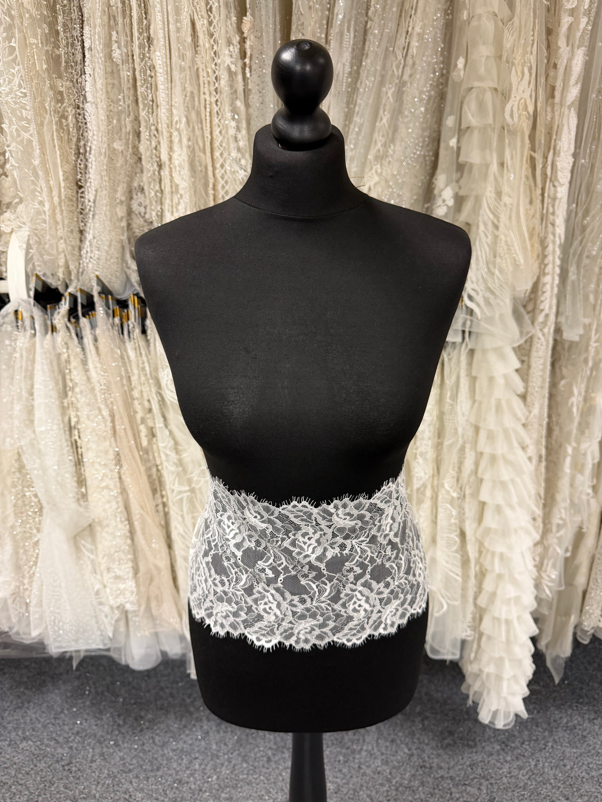 Ivory Lace Edging - T380