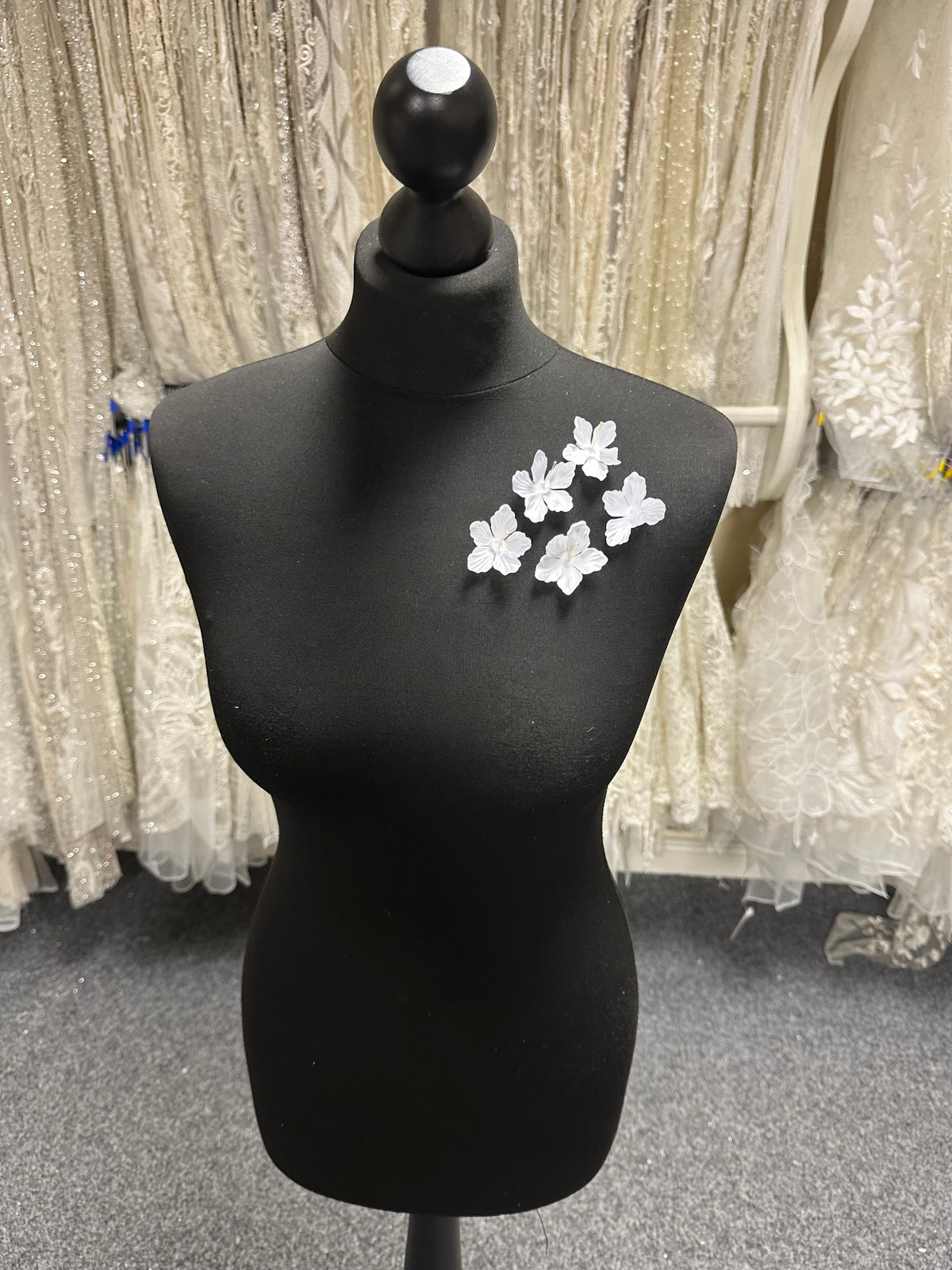 White 5 Petal Flowers - MM0030 (Bag of 144)