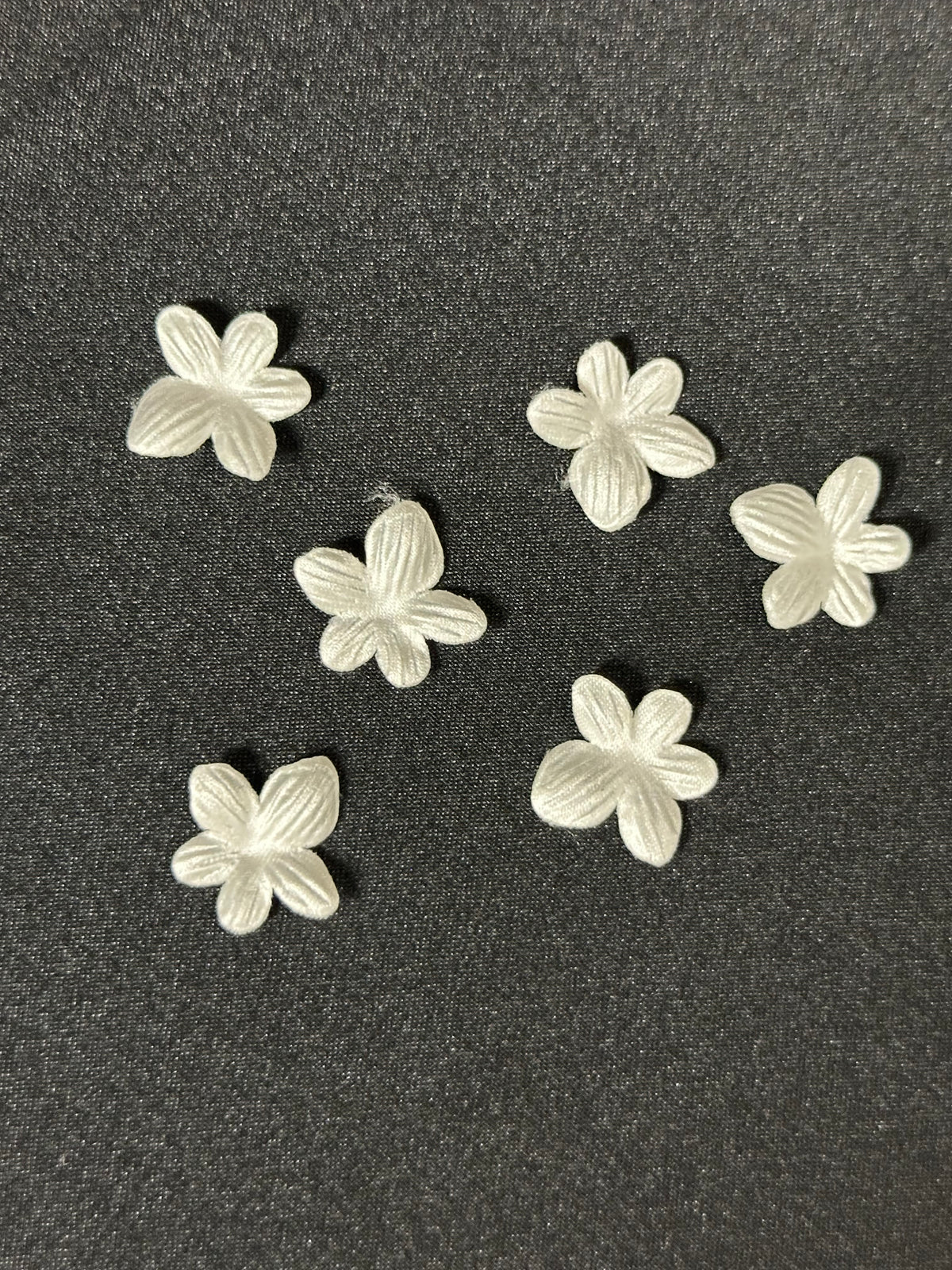 S Ivory Eco Satin Flowers - MM0036 (Bag of 144)