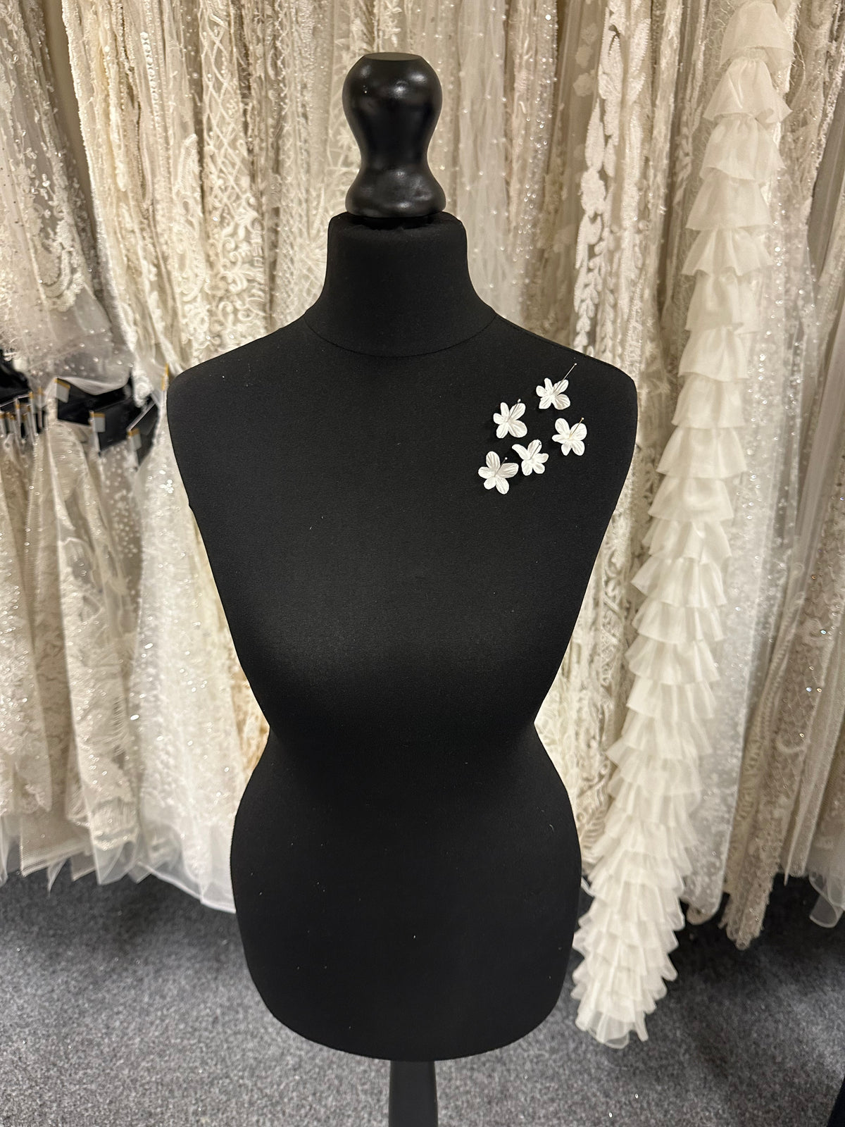 Ivory 5 Petal Flowers - MM0035 (Bag of 144)