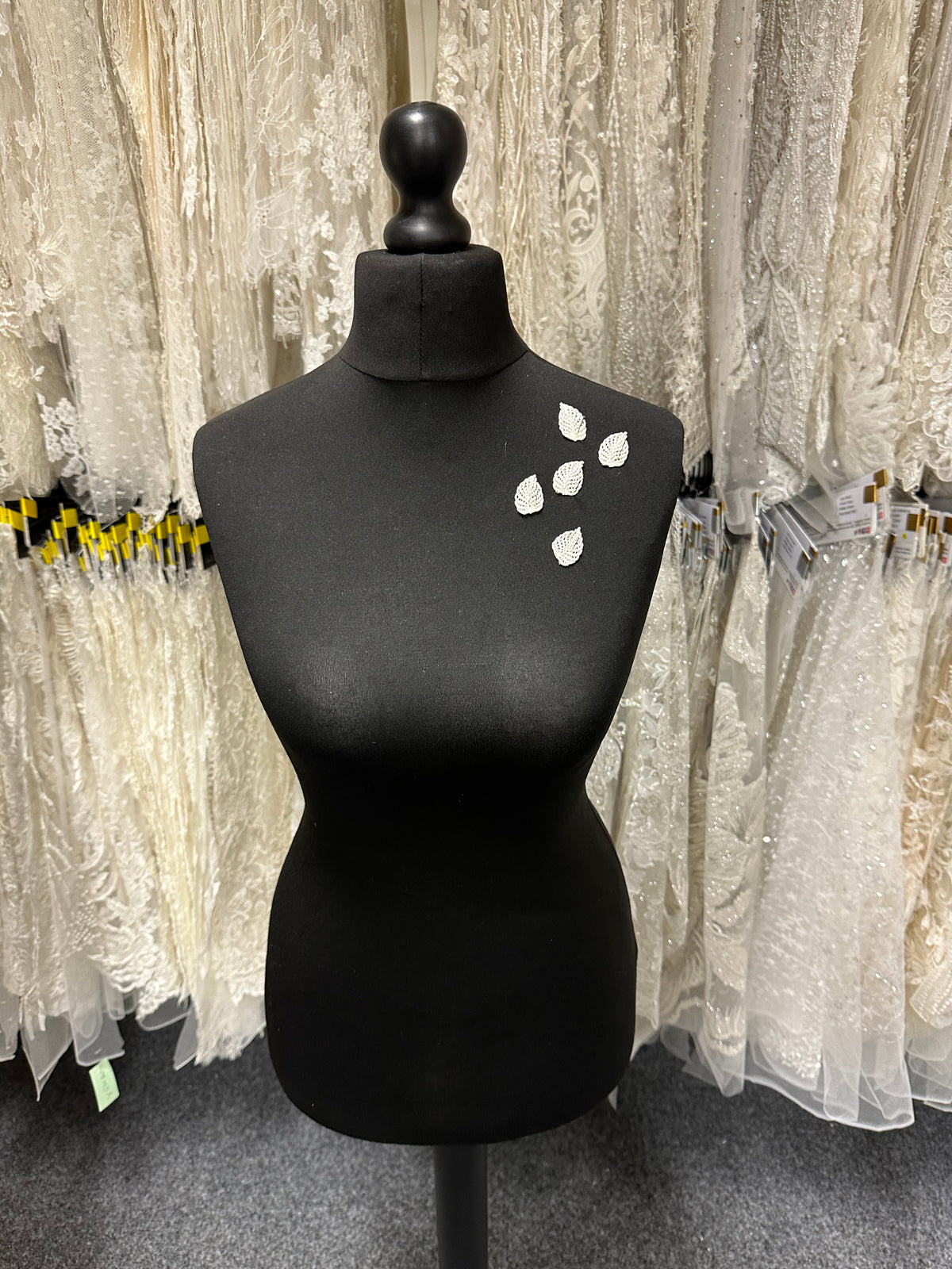 Ivory Embroidered Leaves - MM006