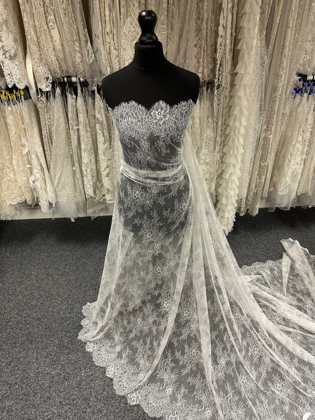 Ivory Raschel Lace - P223