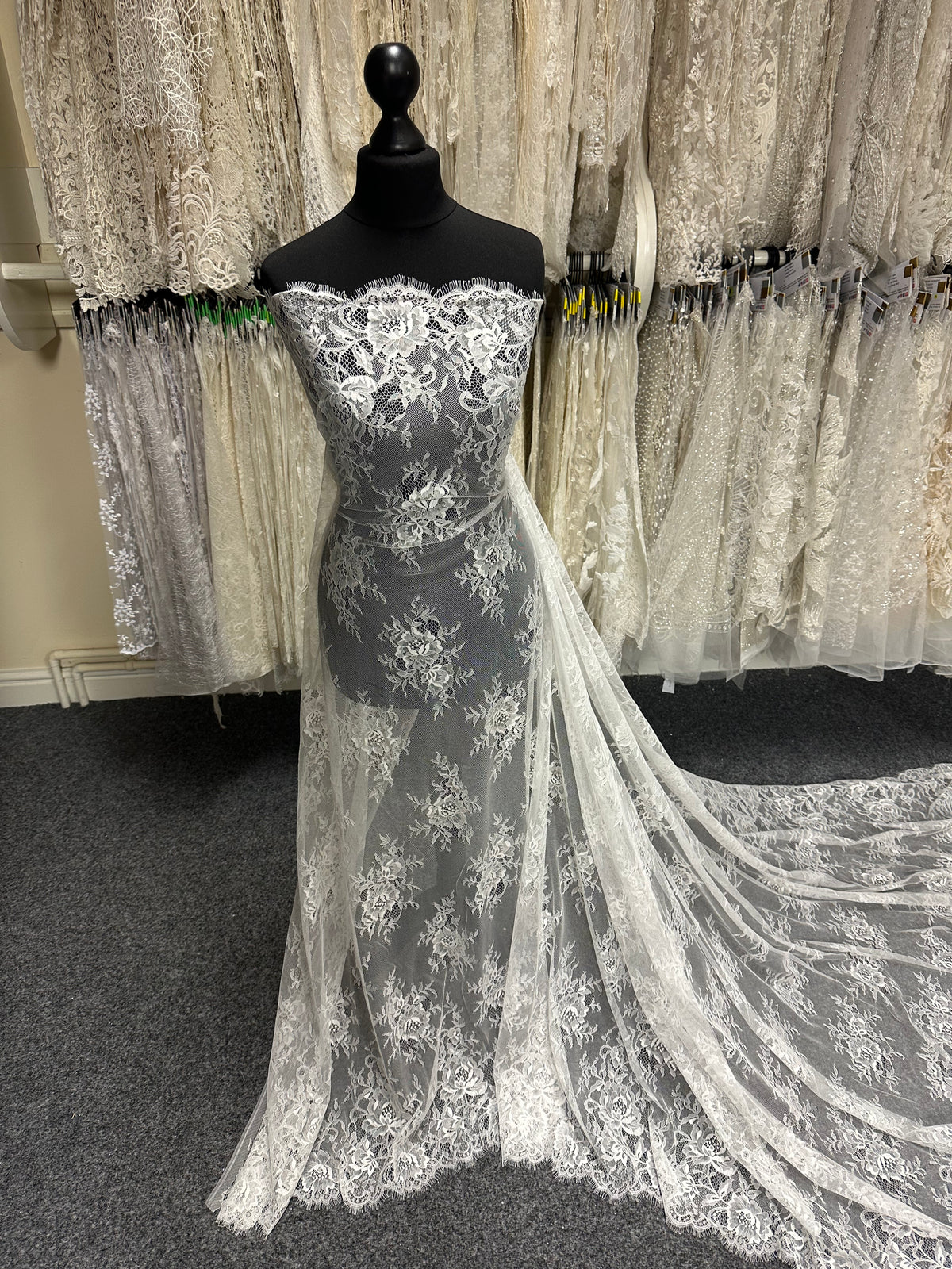 Ivory Raschel Lace - P195