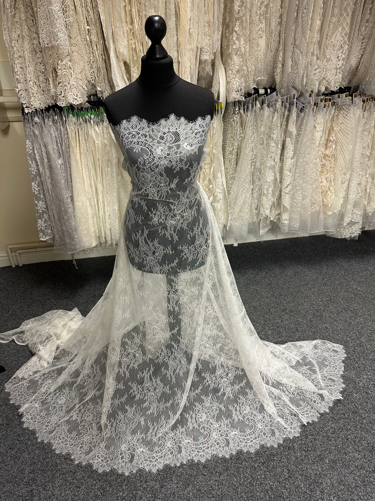 Ivory Raschel Lace - P157