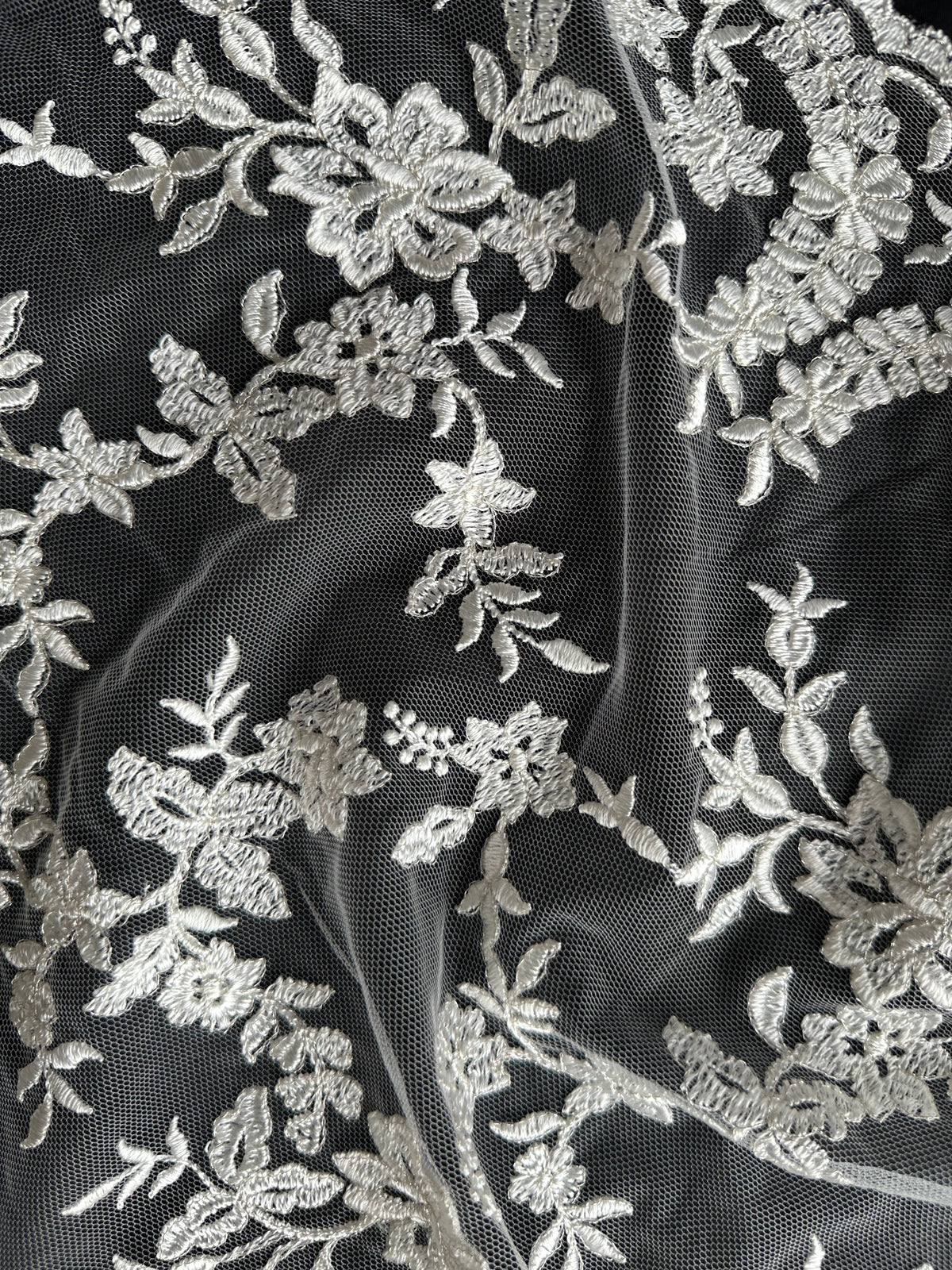 Ivory Embroidered Lace - P651