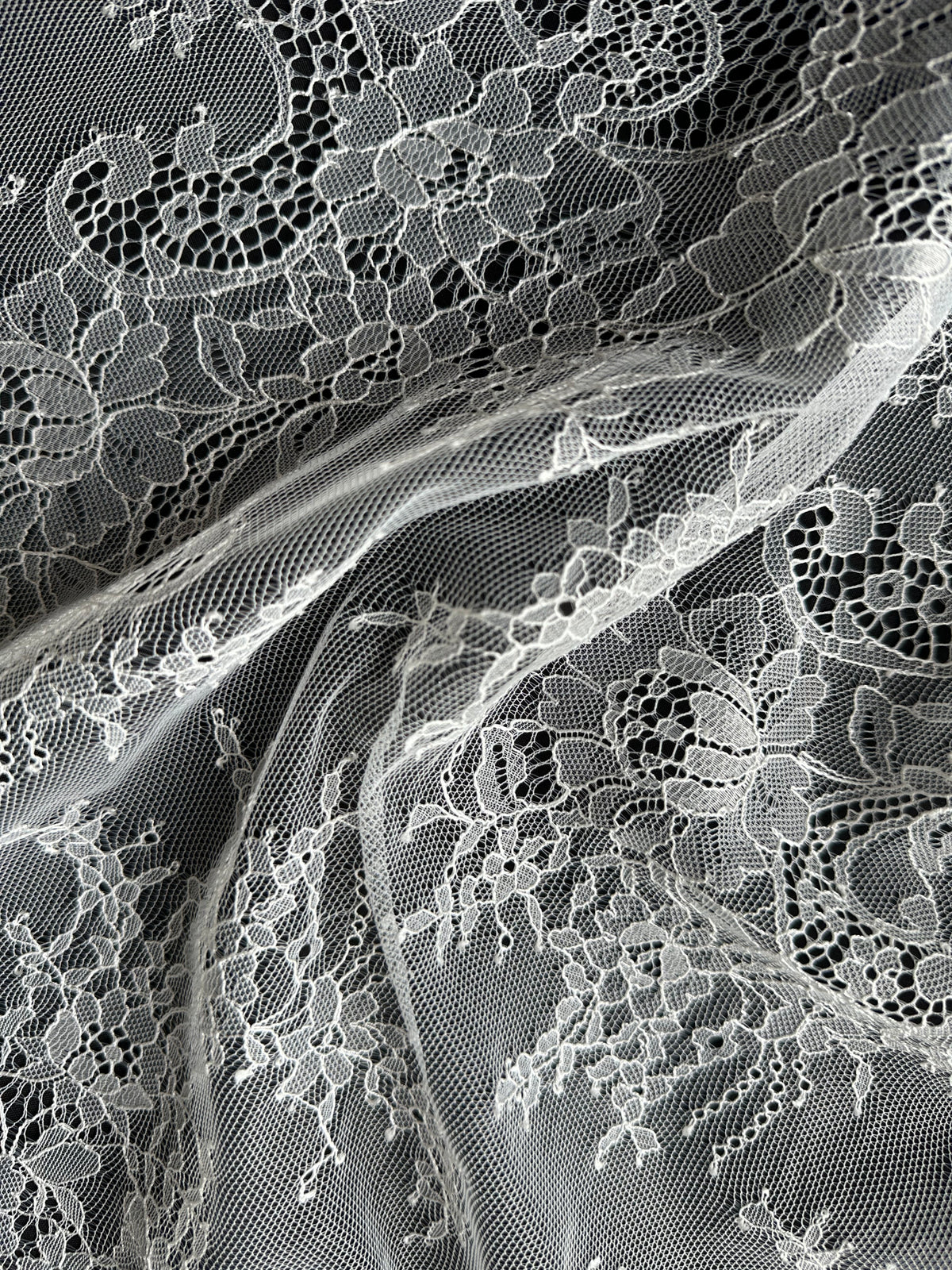 Ivory Raschel Lace - P157