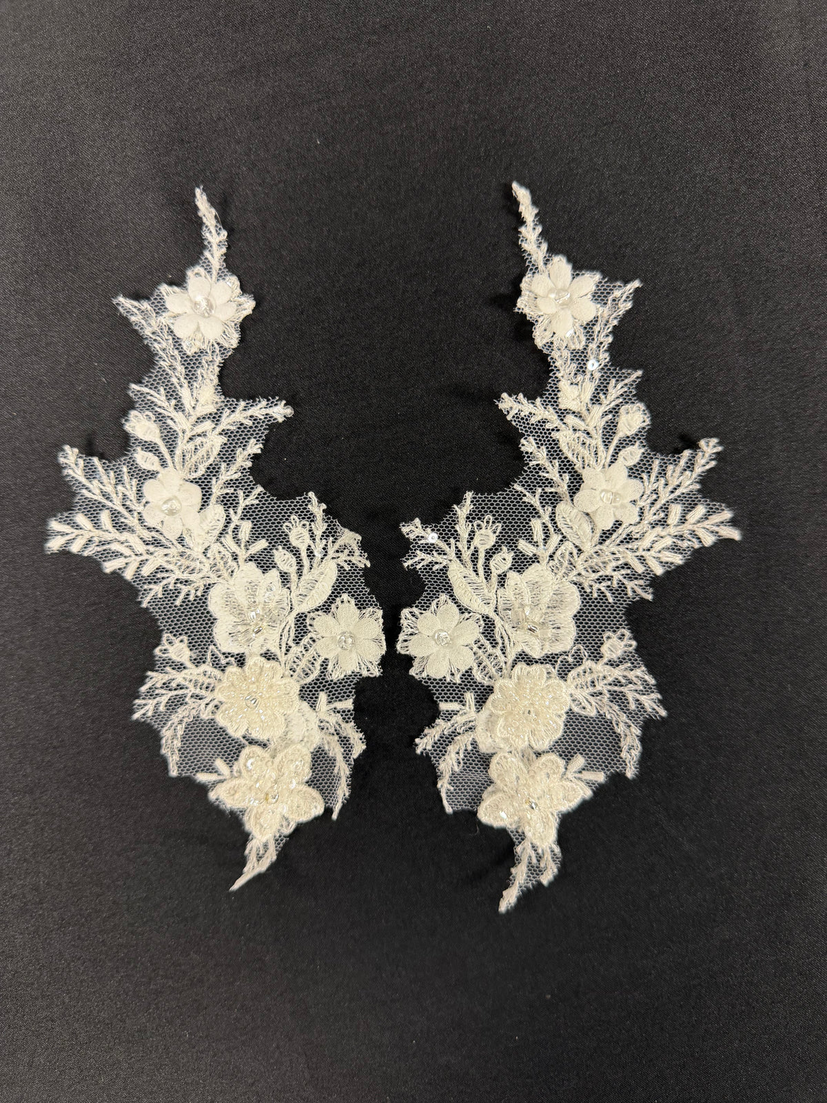 Ivory 3D Beaded Motif - MT4013