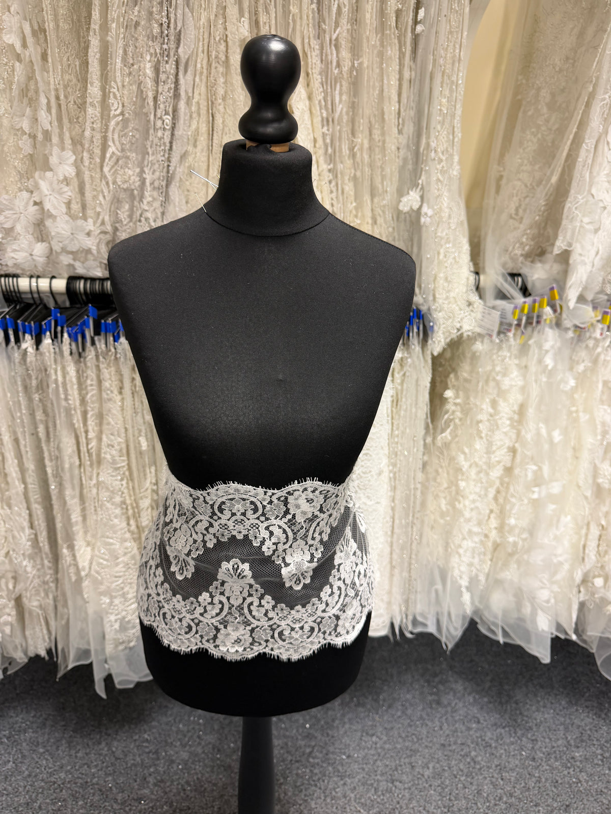 Pale Ivory Chantilly Lace Trim - Natasha