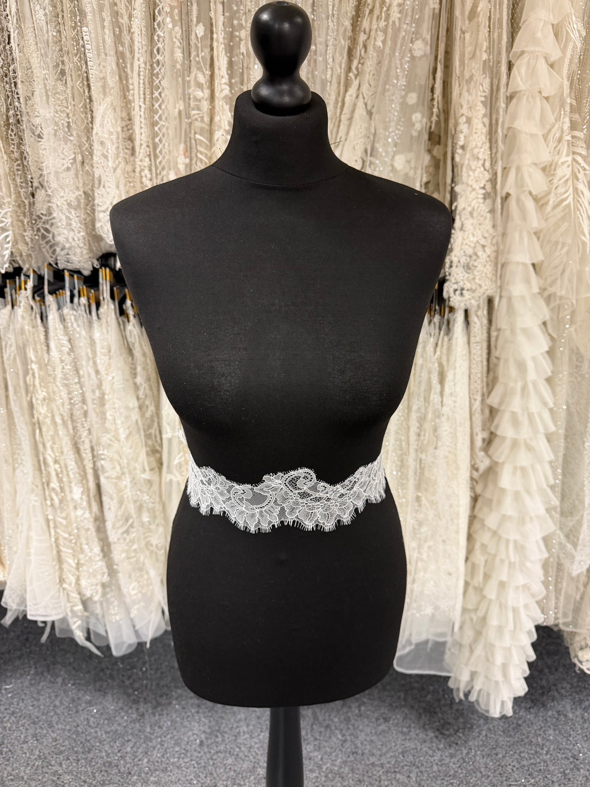 Ivory Raschel Lace Trim - Nebbi