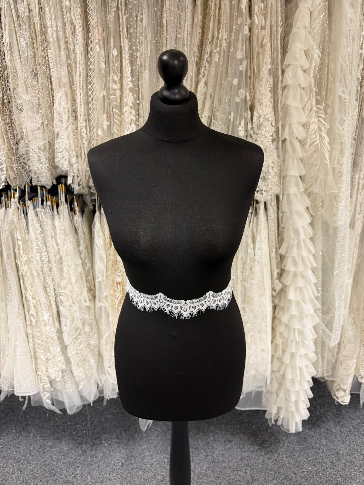 Ivory Lace Edging - T574