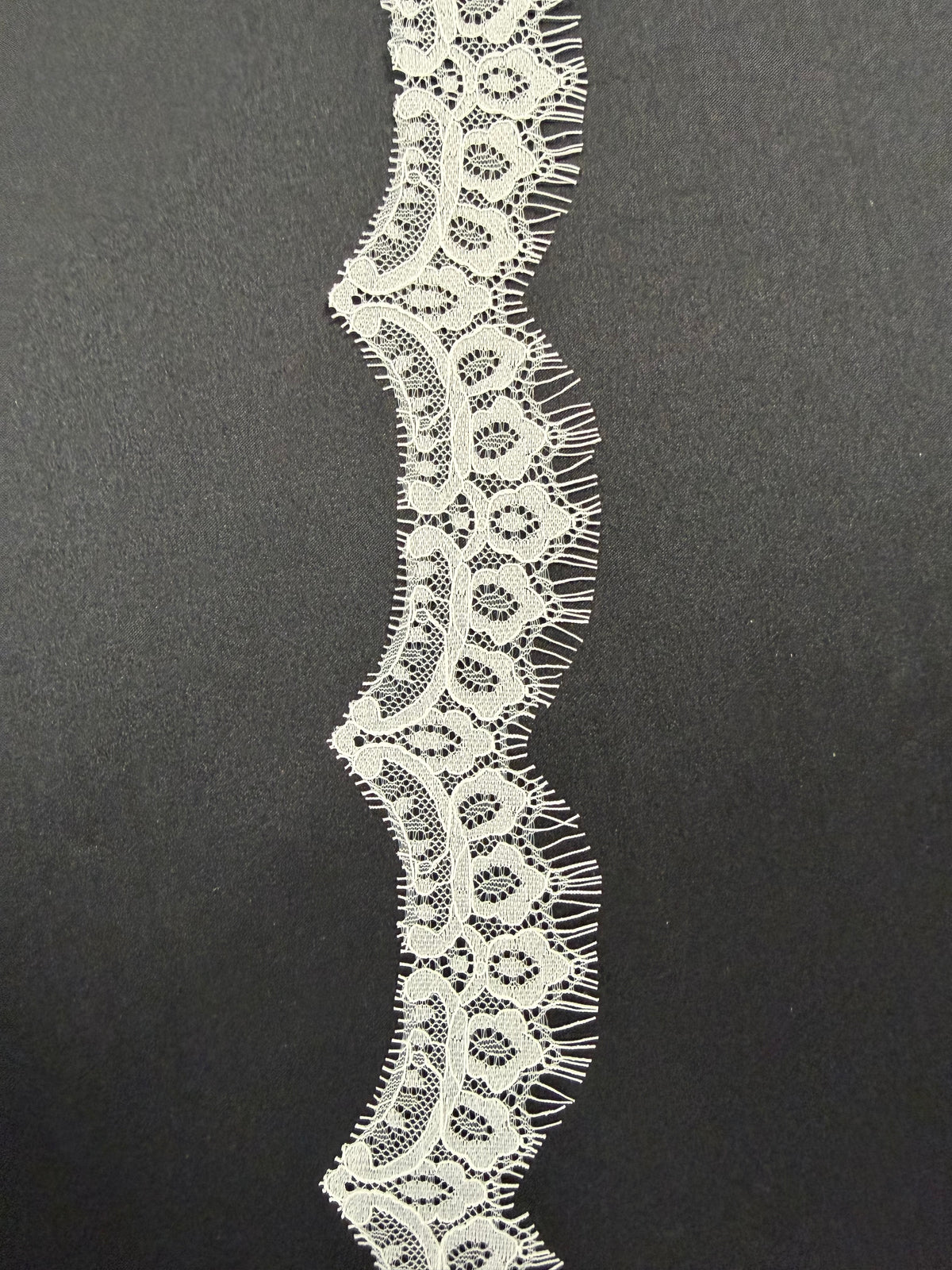 Ivory Lace Edging - T574