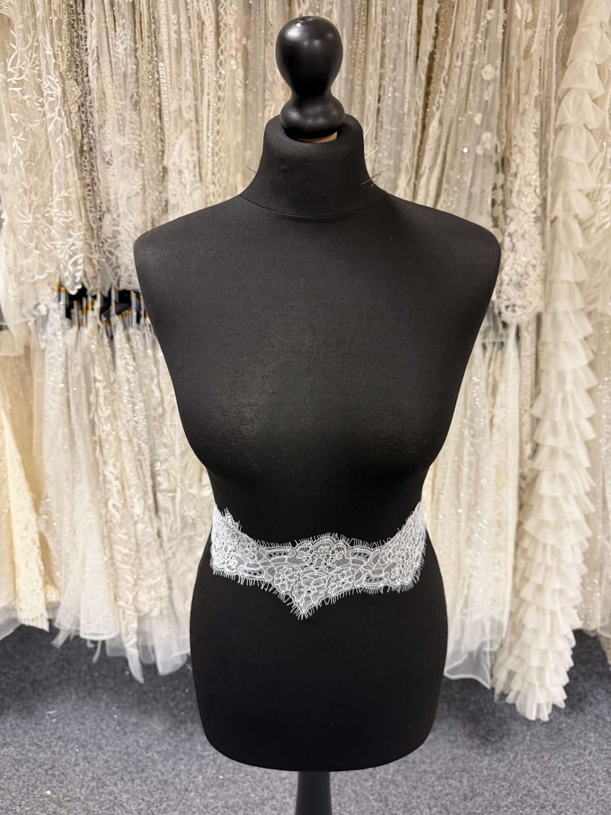 Porcelain Chantilly Lace Trim - Kai (EE4009)
