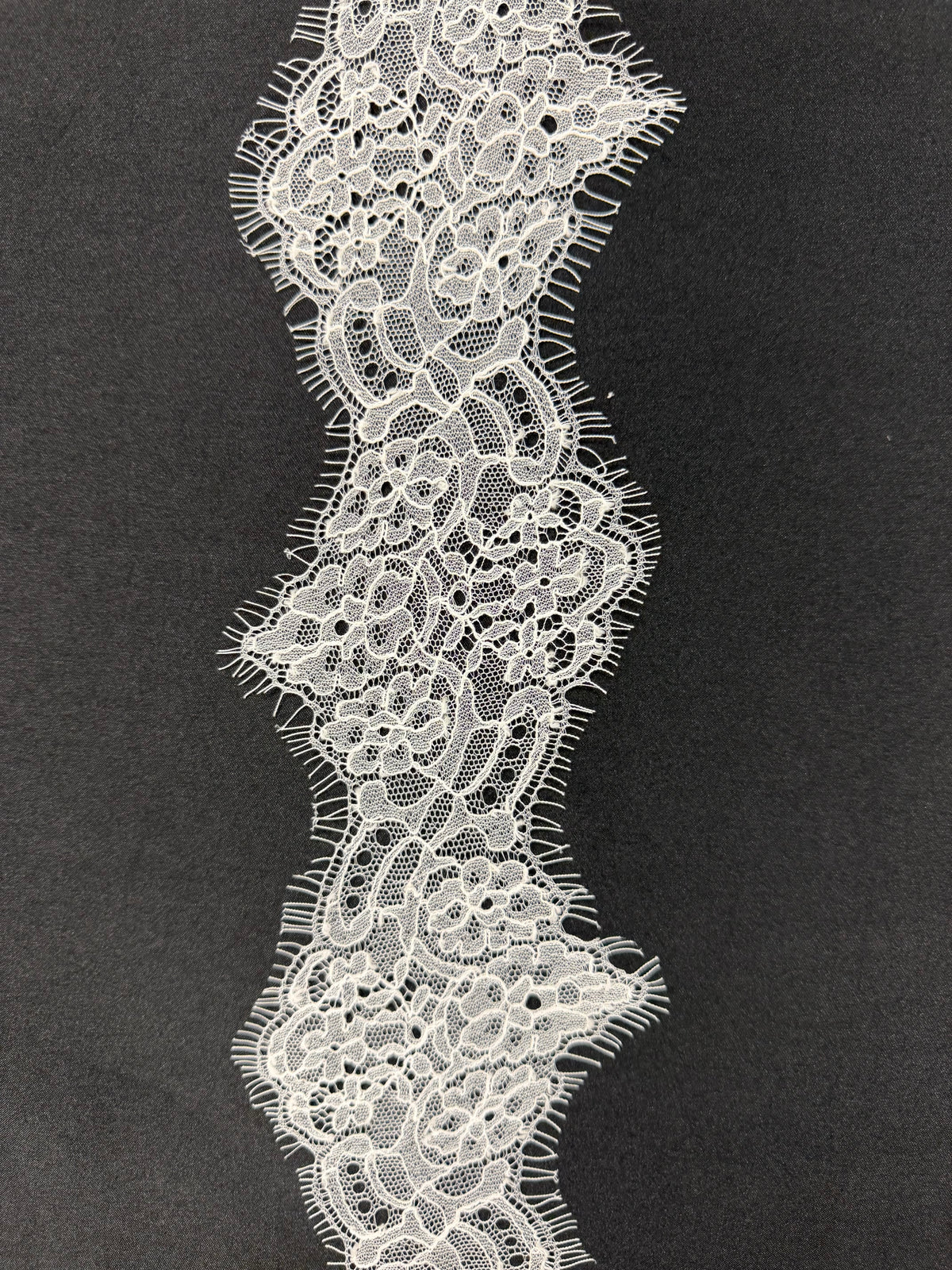 Porcelain Chantilly Lace Trim - Kai (EE4009)