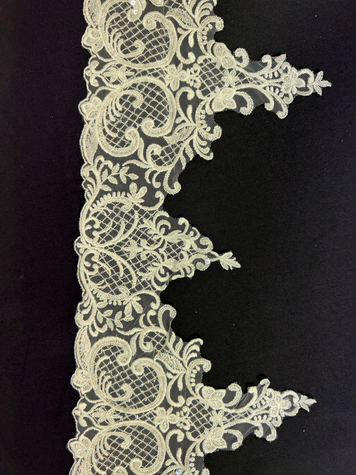Ivory Sequin Edging - EF3001
