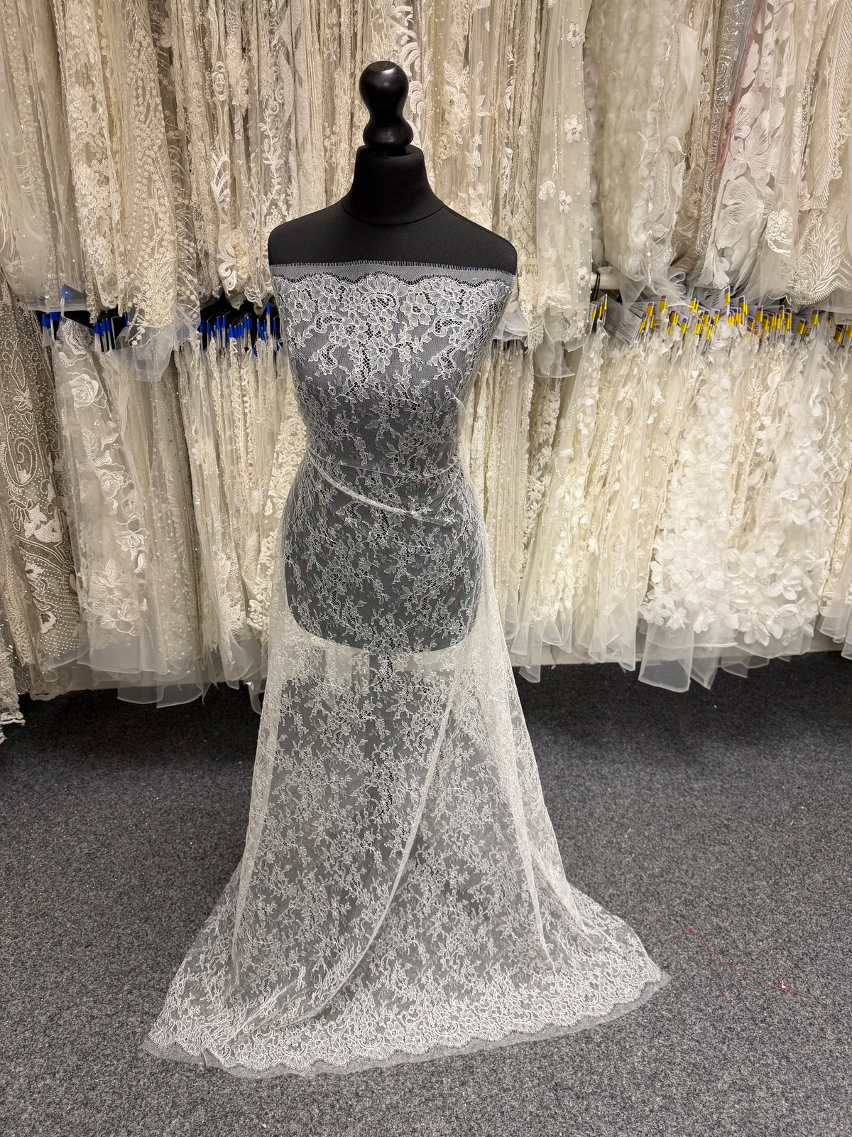 Porcelain Chantilly Lace - Diallo