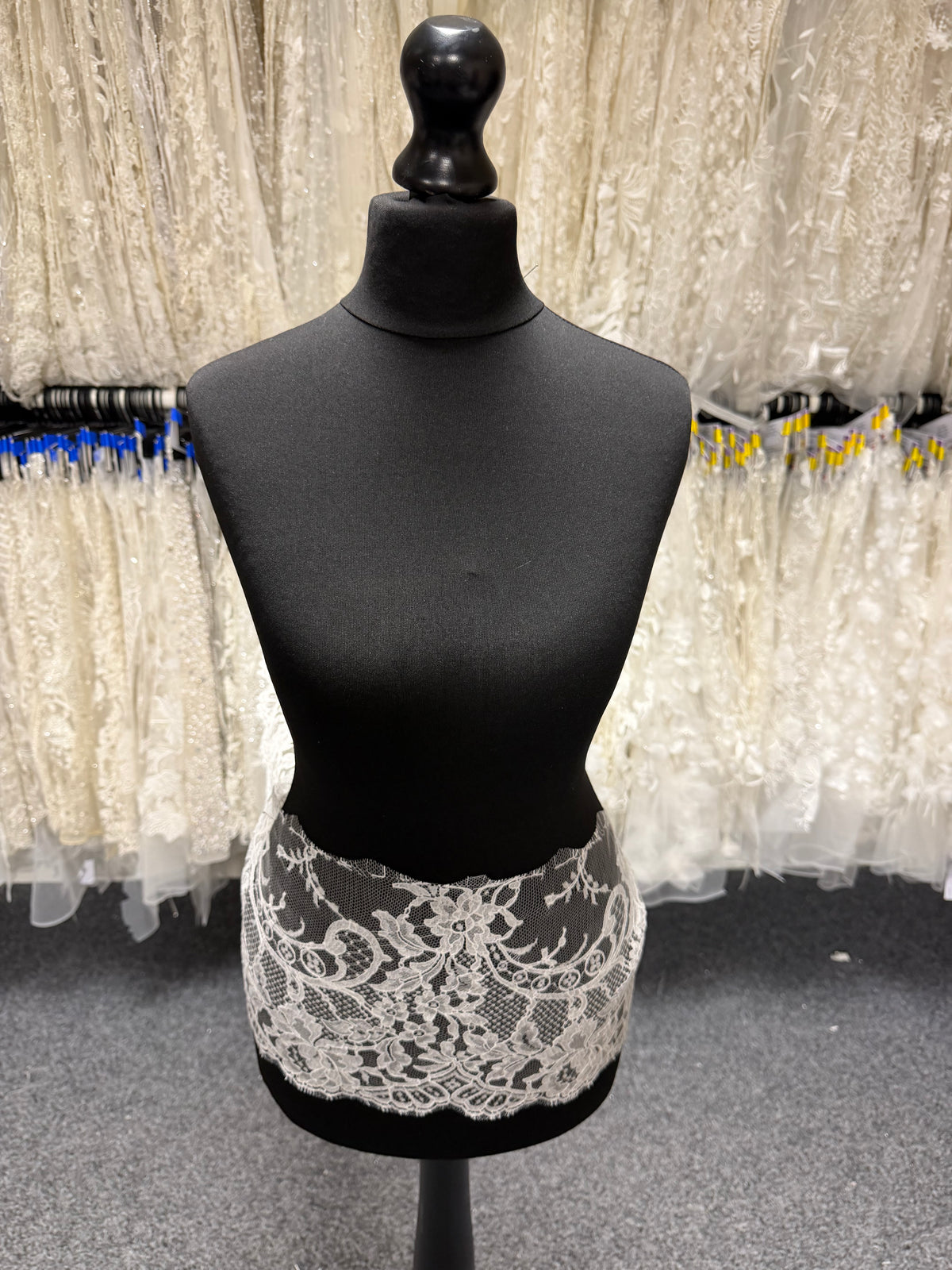 Pale Ivory Eco Chantilly Lace Trim - Aveta