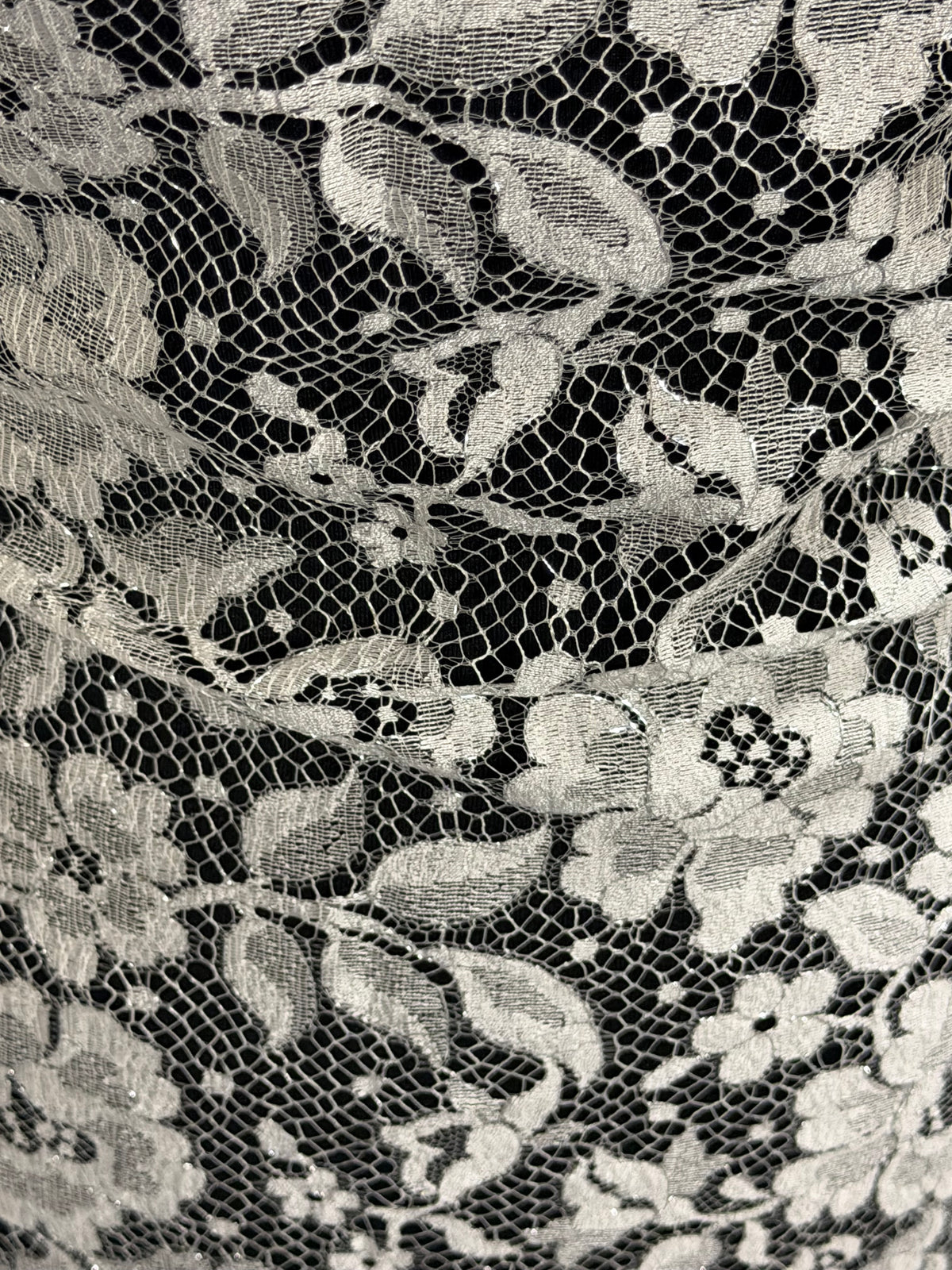 Ivory and Silver Chantilly Lace - P178