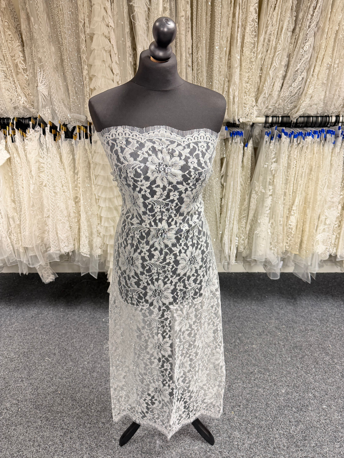 Silver Metallic Chantilly Lace - P184