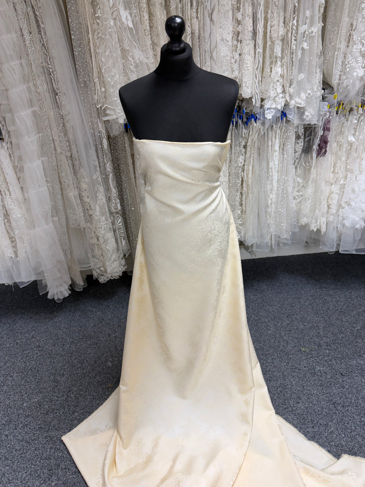 Ivory/Gold Brocade - BR1001