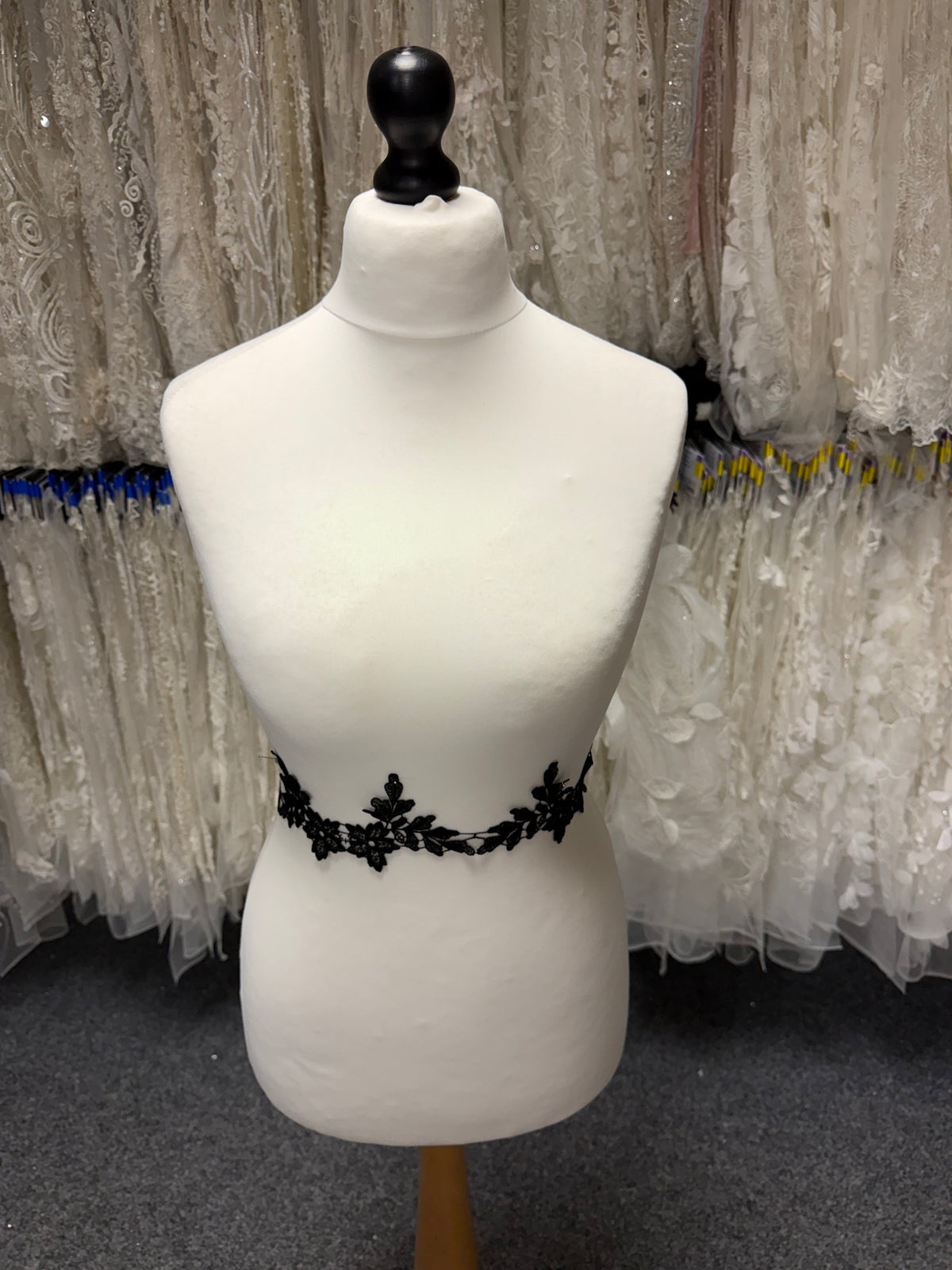 Black Guipure Lace Trim - T552