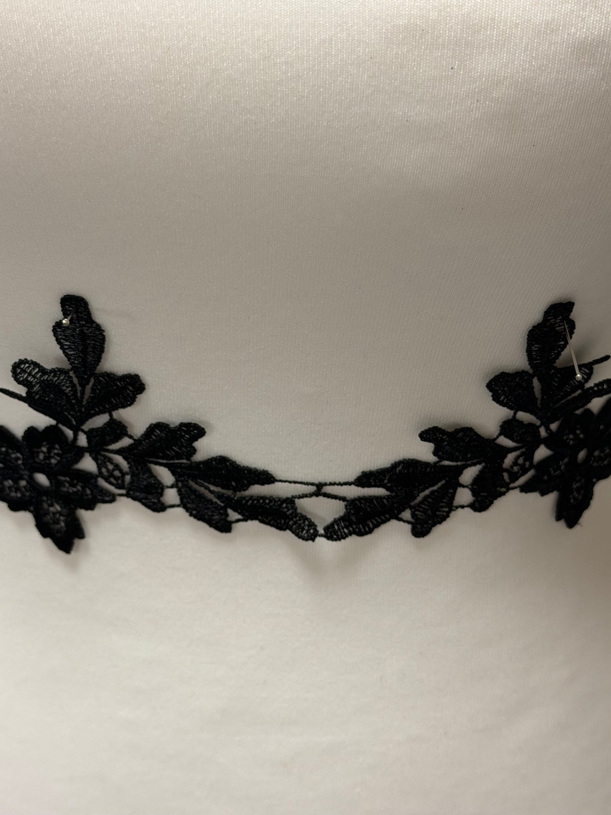 Black Guipure Lace Trim - T552