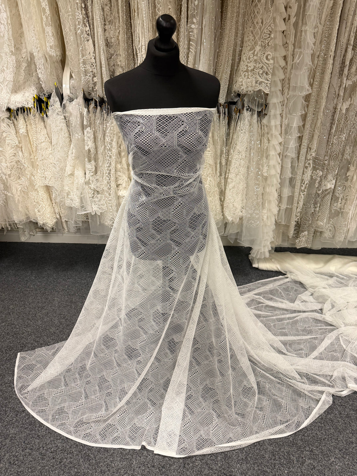 Ivory Lace - LA1015