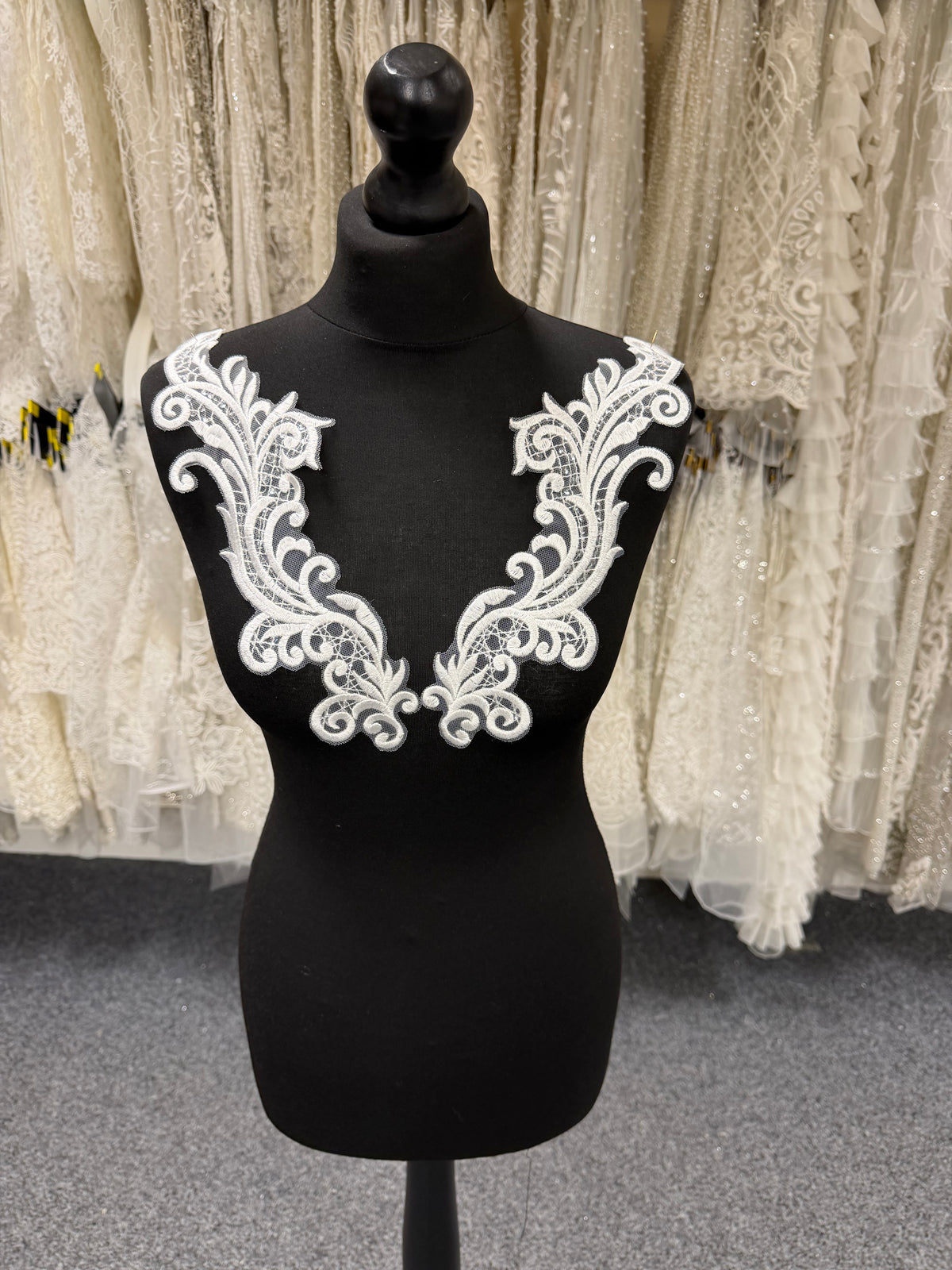 Ivory Embroidered Lace Appliques - MT6001