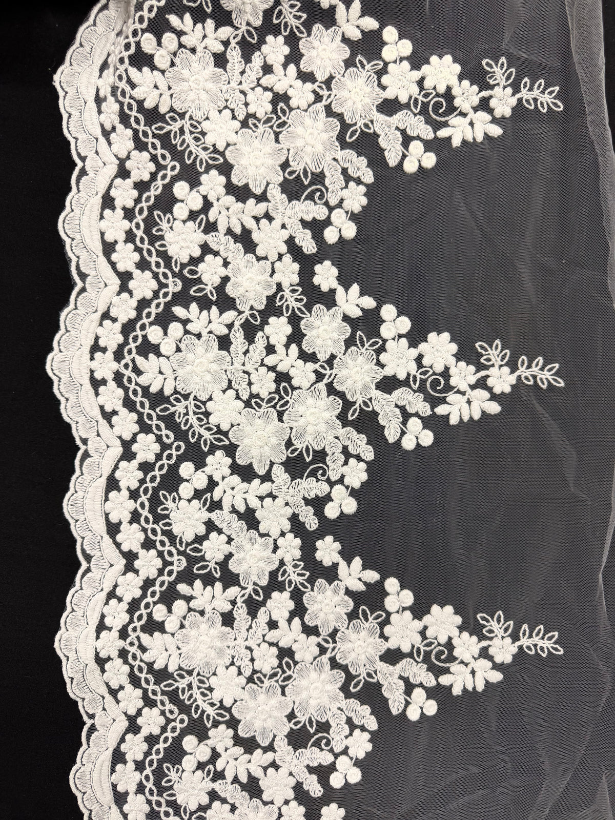 Light Ivory Corded Lace Trim - T982