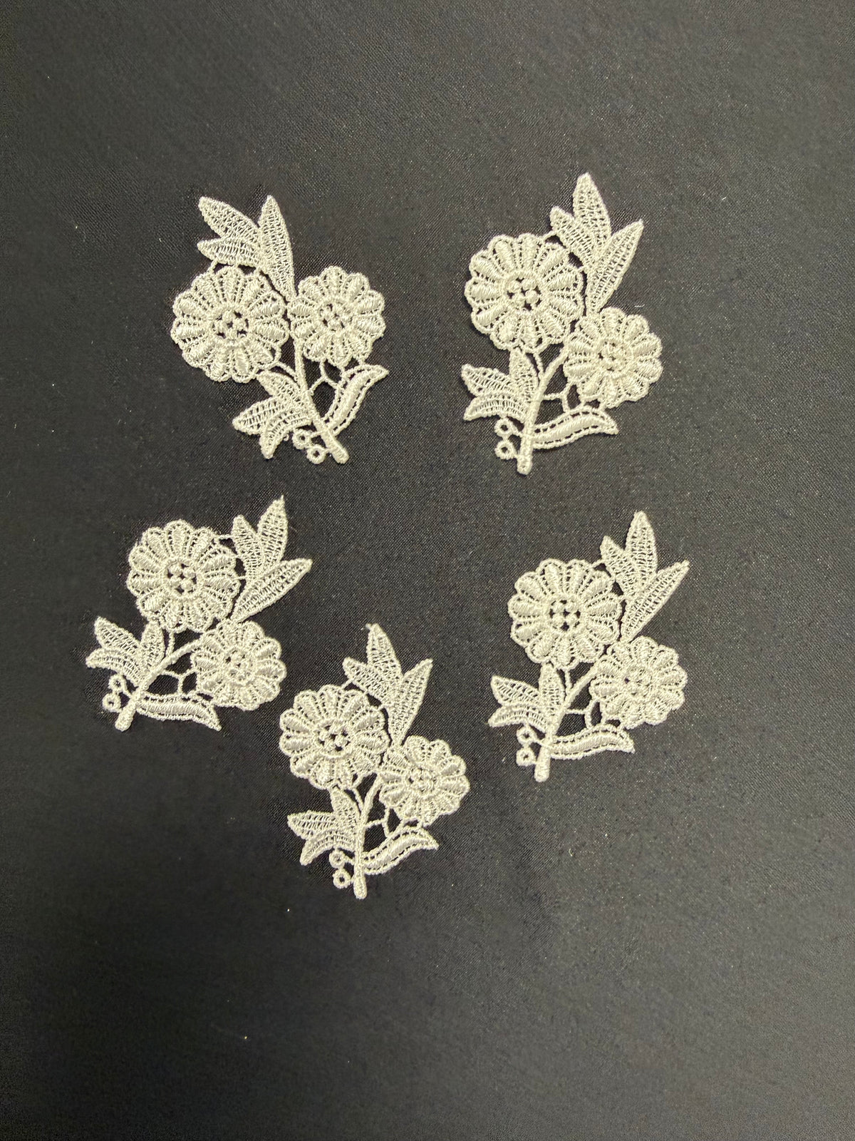 Ivory Guipure Floral Bouquet - M22 (Bag of 25)