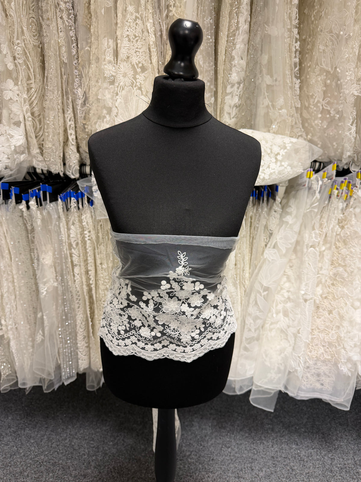 Light Ivory Corded Lace Trim - T982