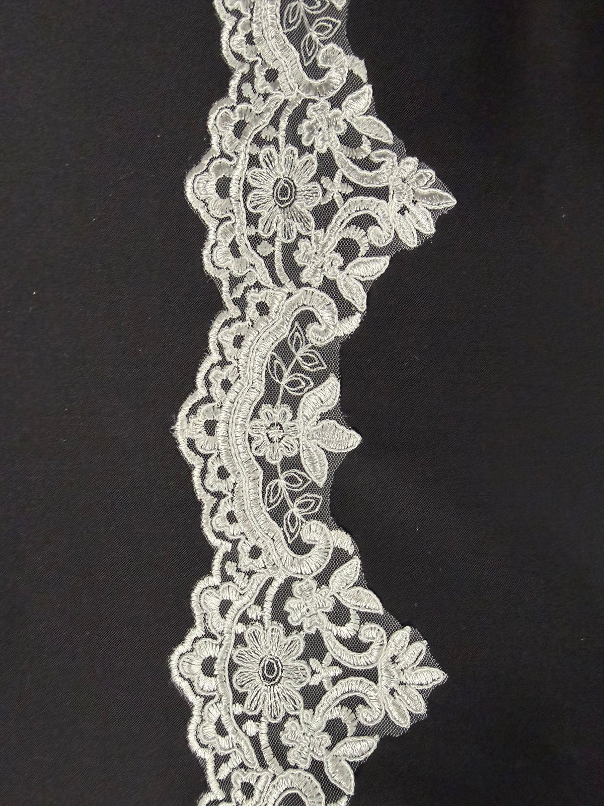 Ivory Corded Lace Trim - T727