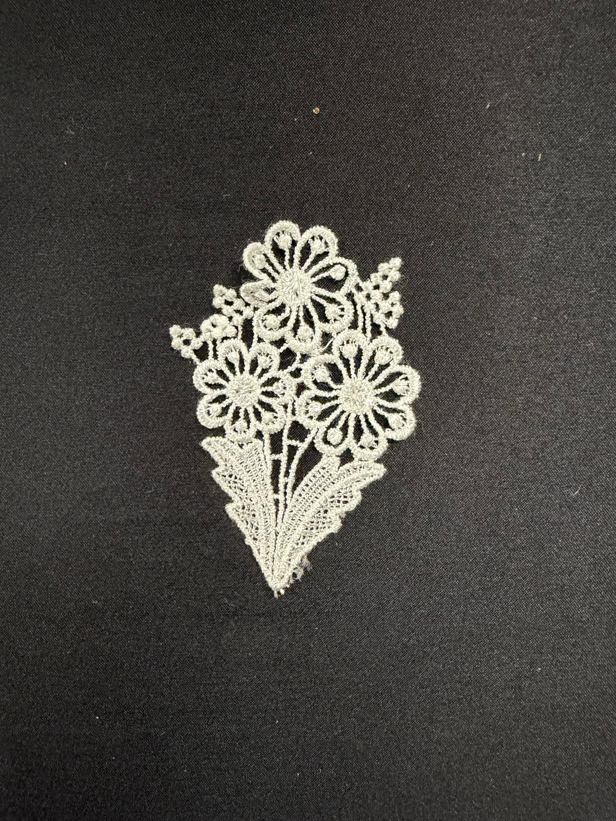 Ivory Guipure Floral Bouquet - M23 (Bag of 25)