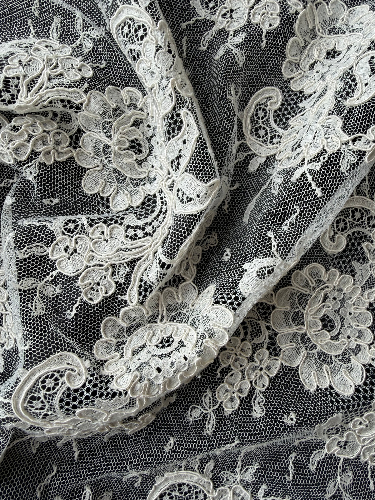 Ivory Corded Chantilly Lace - P206