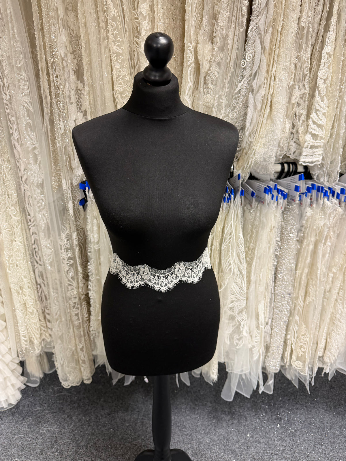 Ivory French Lace Edging - T648
