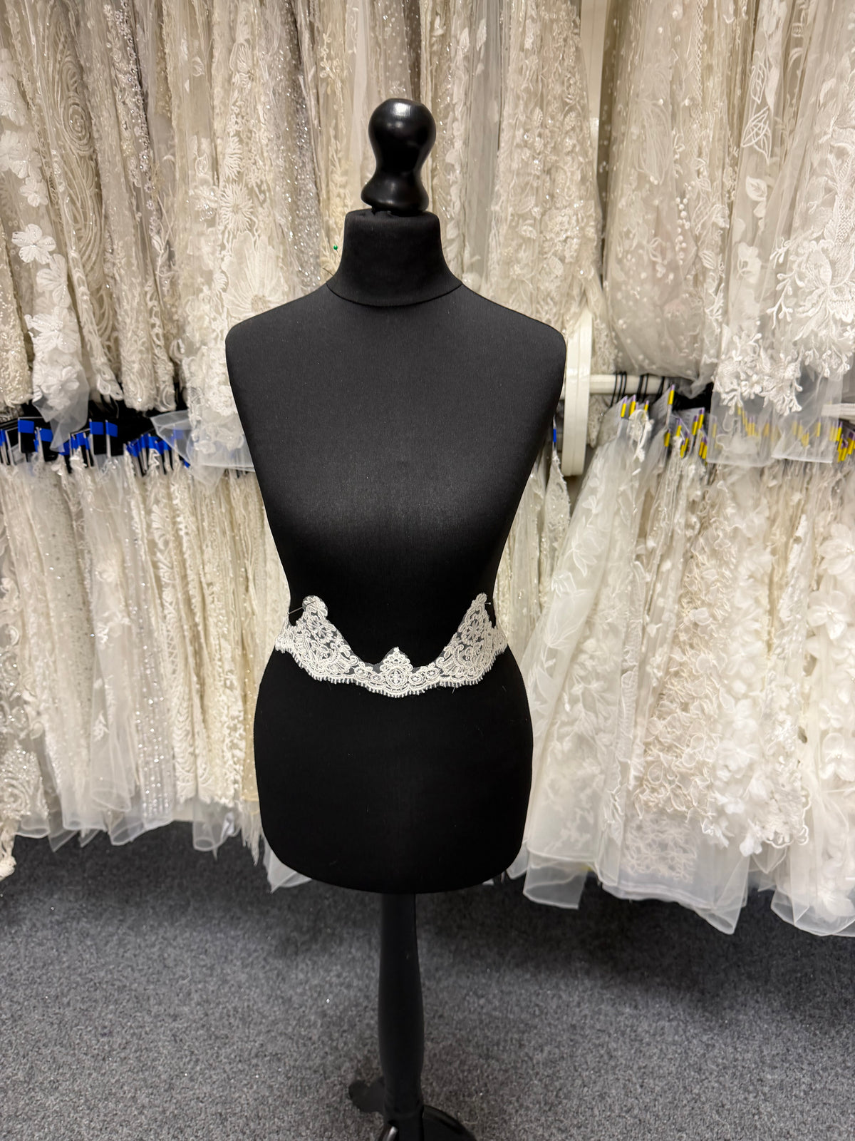 Ivory Corded Lace Trim - T881