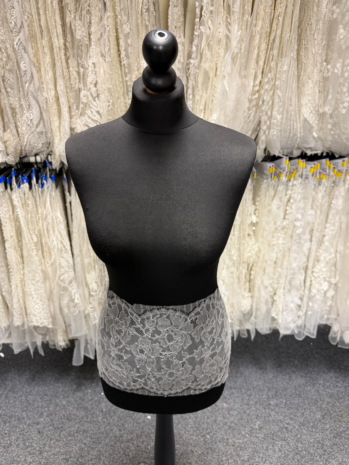 Ivory French Lace Edging - T555